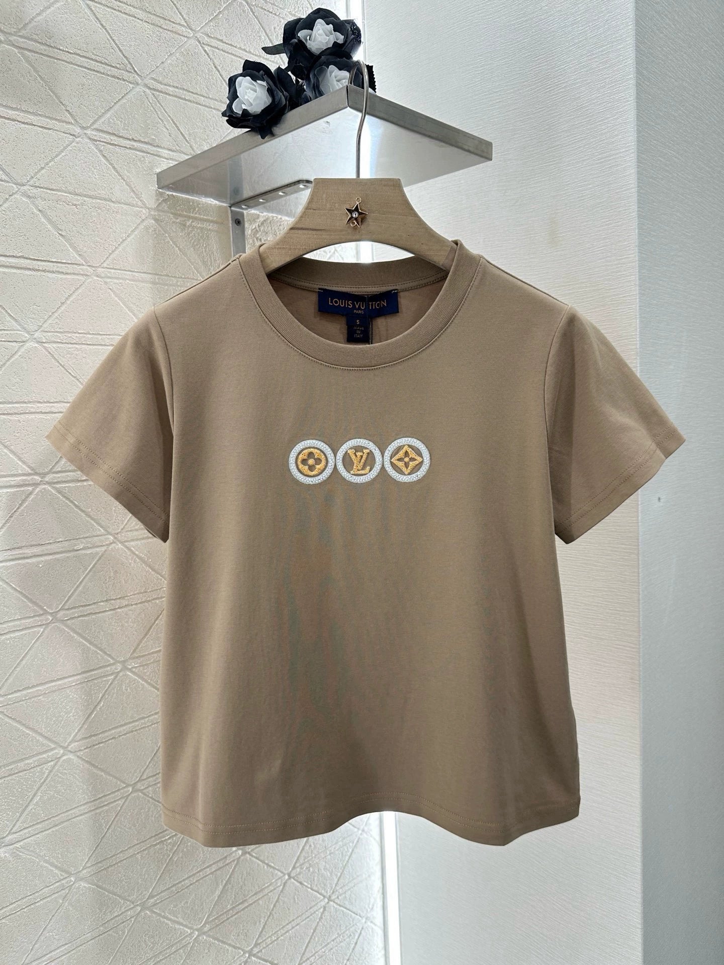 L 25 Embroidered Beaded Letter Round Neck Short Sleeve T-Shirt(white black brown)
