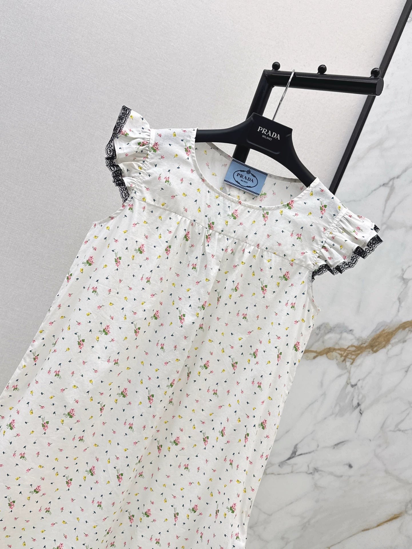 P 25 Spring/Summer New Style Lace Cuff Dress