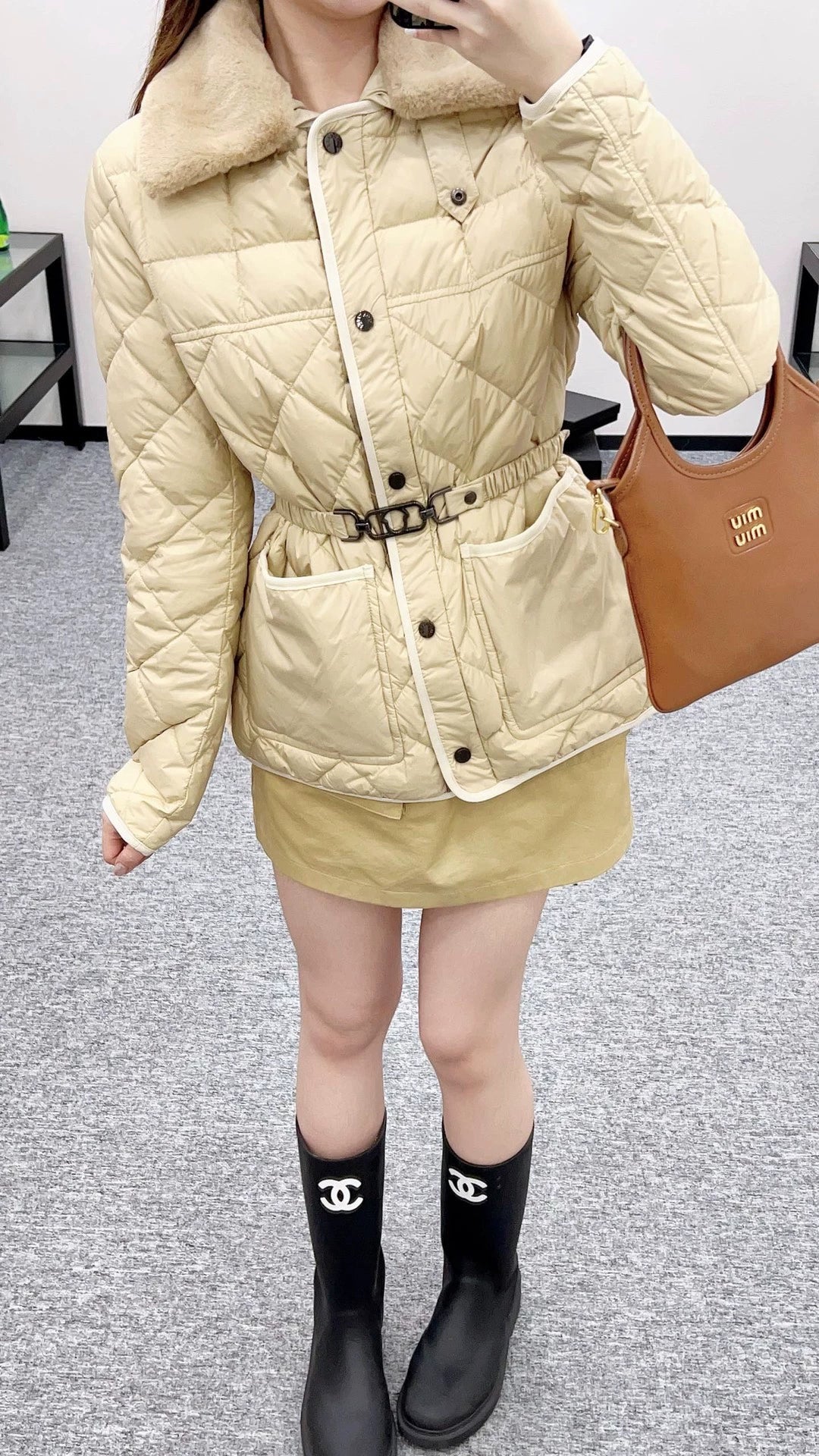 Mon 25 Down jacket with detachable belt and lapel