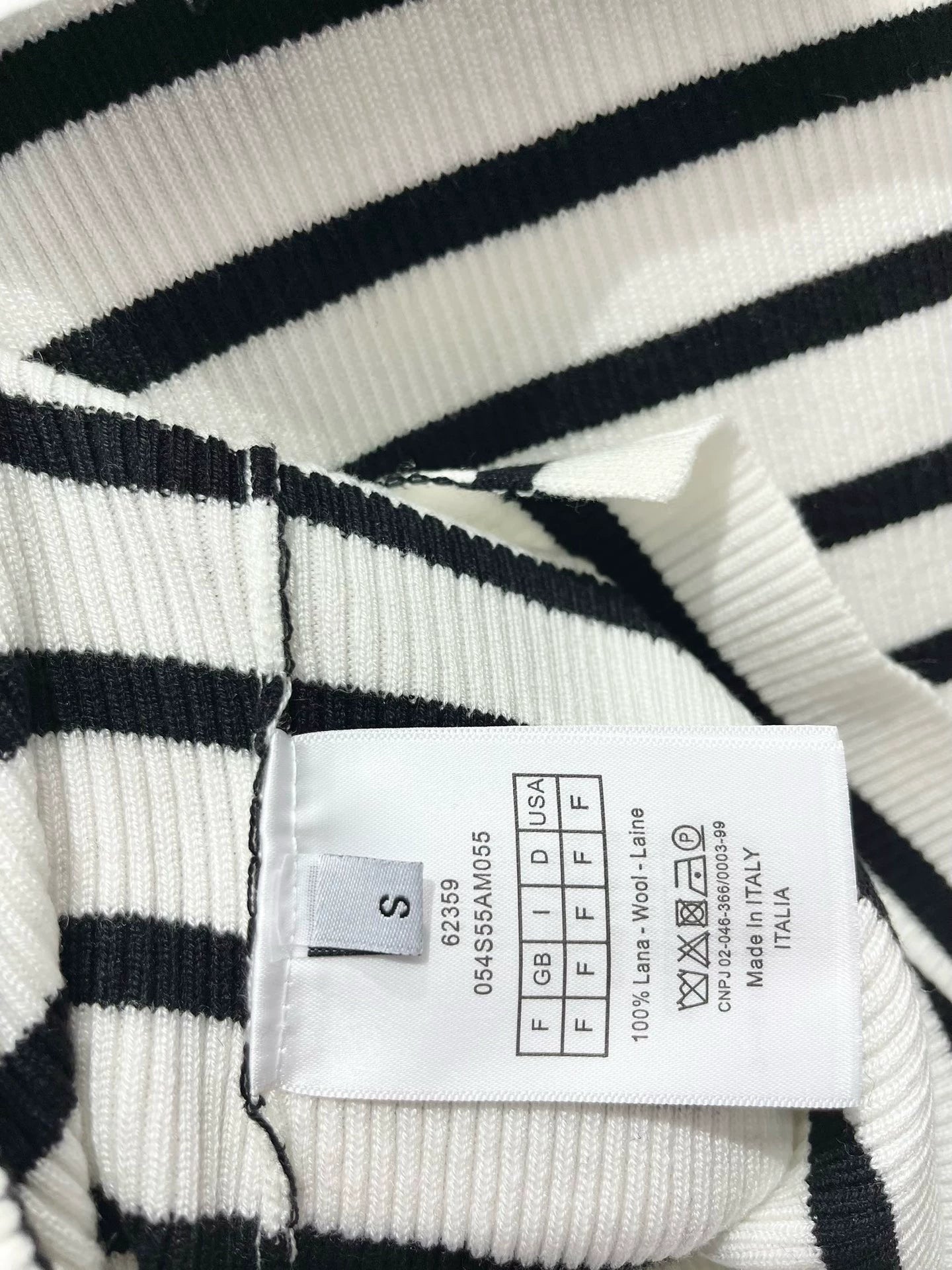 D 25 New Clashing Stripes Lapel Long Sleeve Knit Sweater