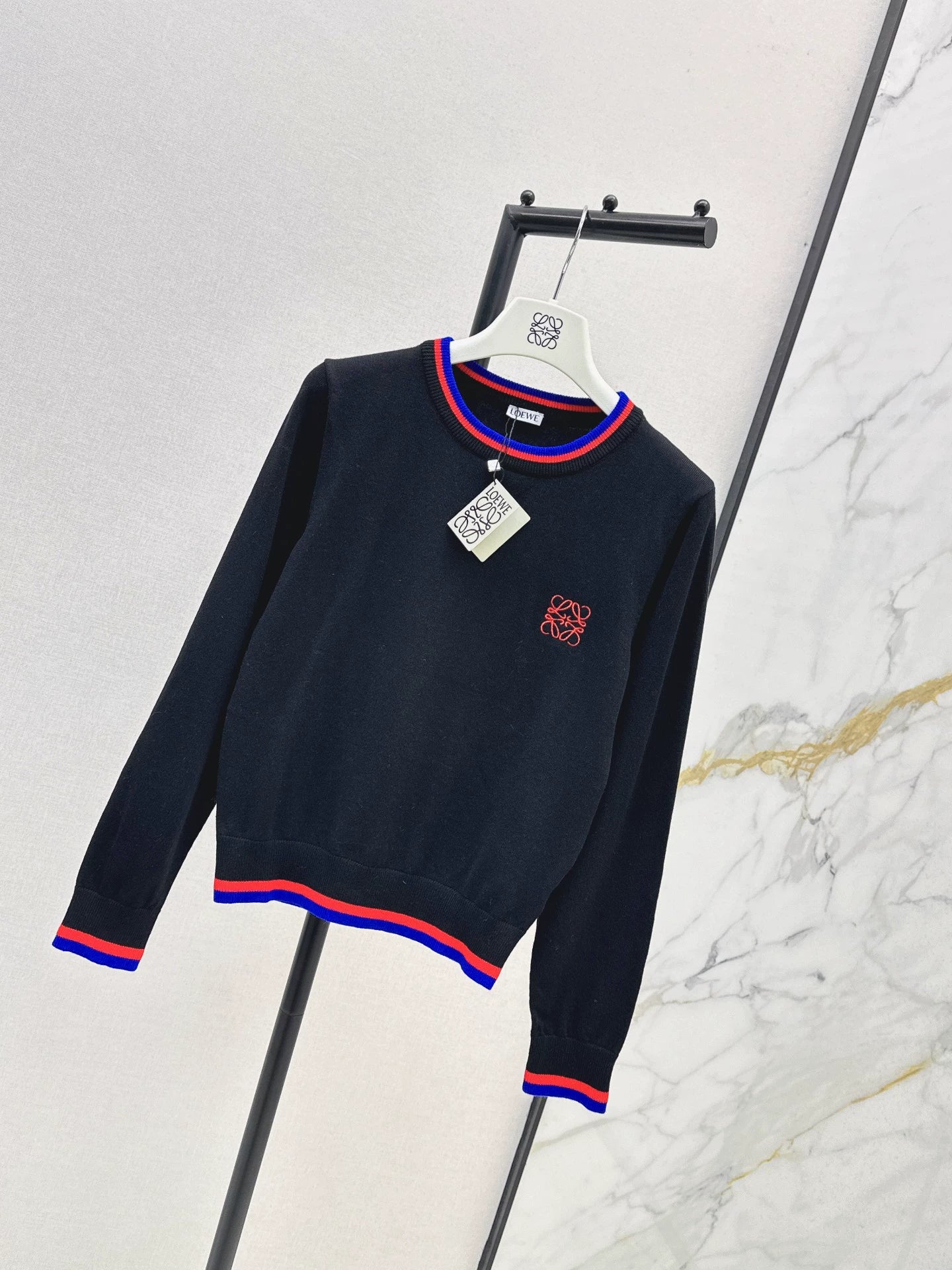 Lo 25 Embroidered decorative sweater