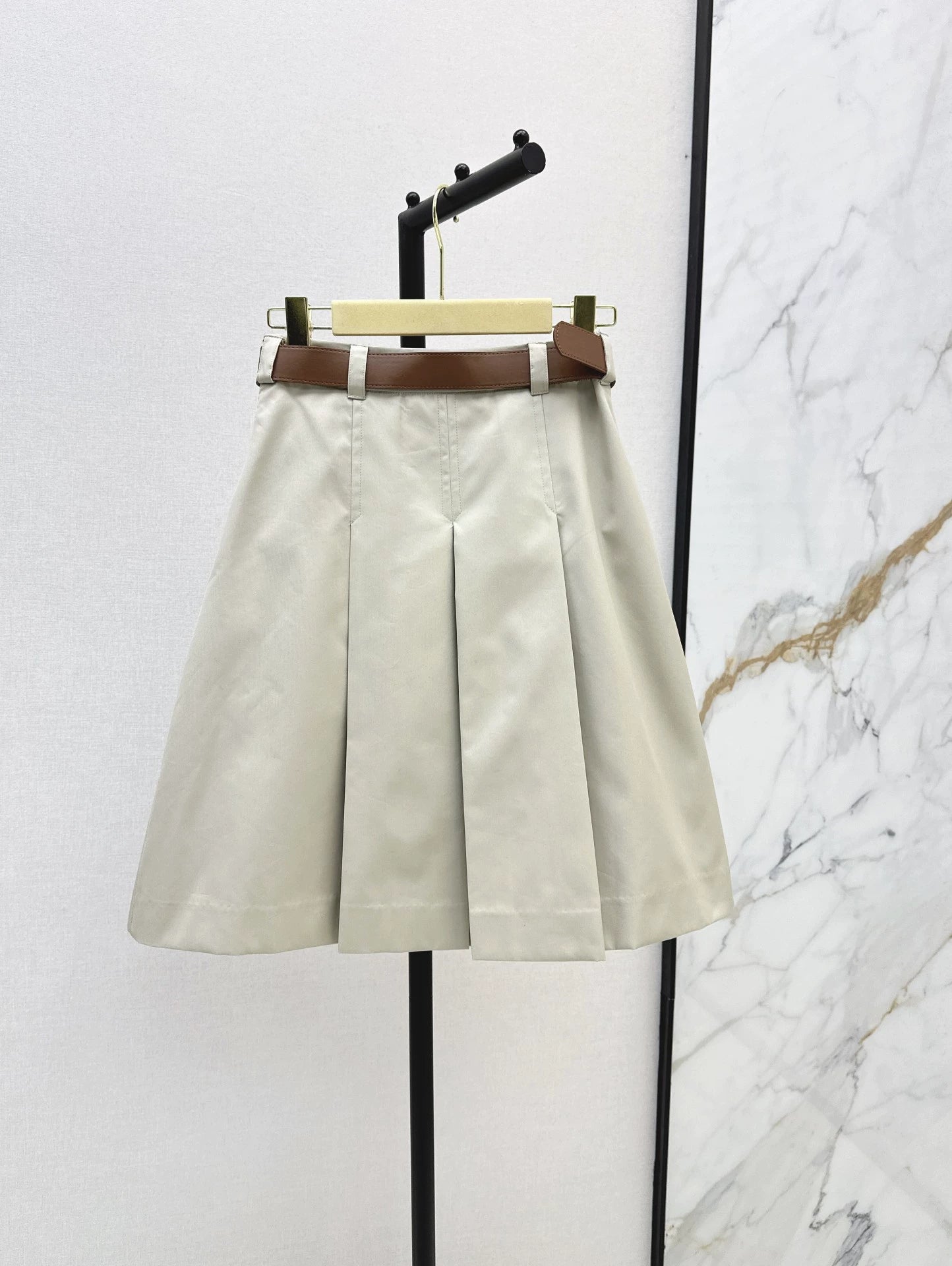 M 25Ss Fall/Winter New Belt-Adorned Low-Rise Light Khaki Midi Skirt
