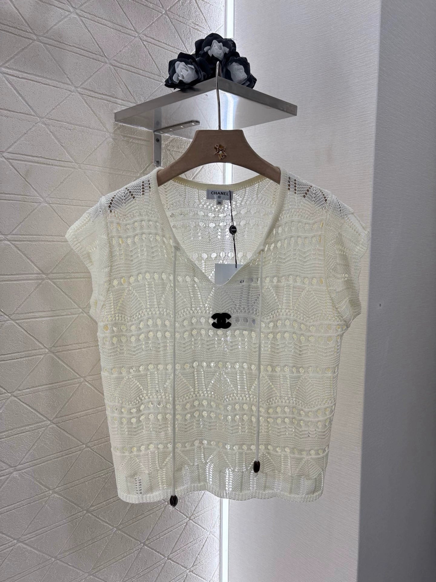 C 25 Neues Stricktop mit Schnürung und Cut-Outs