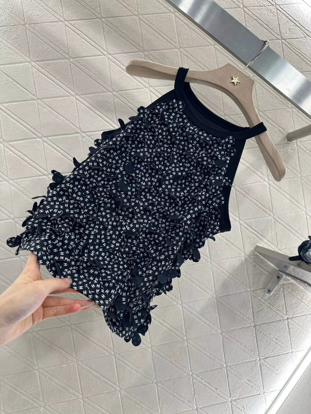 D 25 New Petals Vest