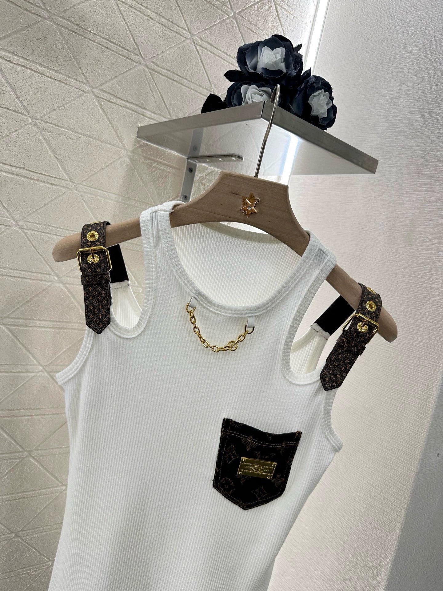 1ou 25 Leather shoulder strap with chain and cotton vest