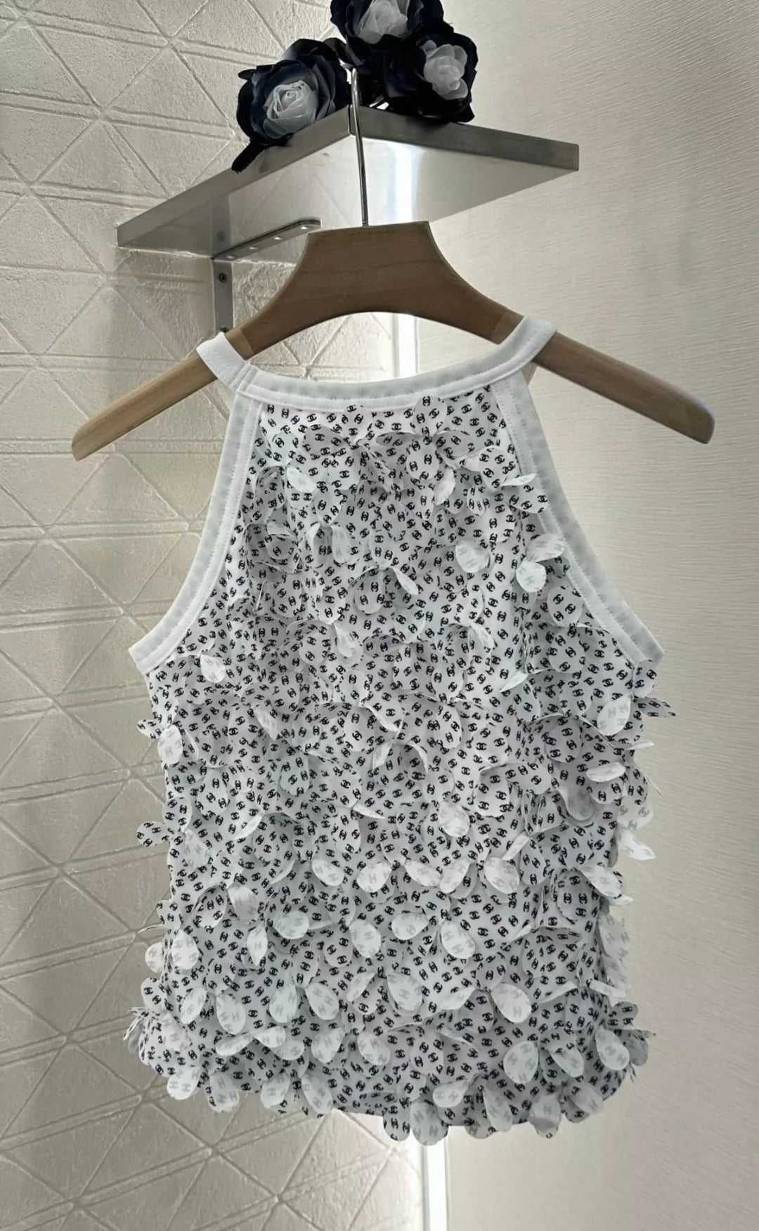 D 25 New Petals Vest