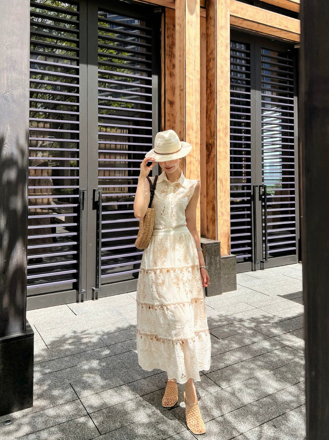 V 25 new water-soluble flower sleeveless top + lace decoration cake half-skirt vacation style set
