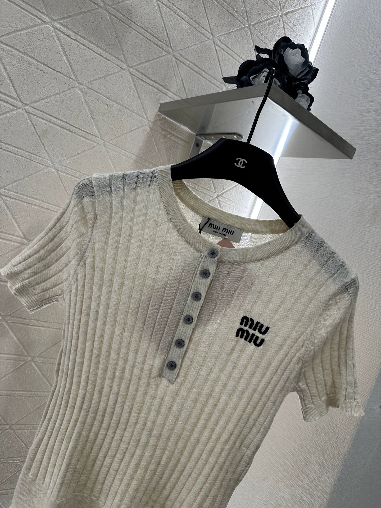 M 25 Vertical ribbed half-open placket knit short-sleeves