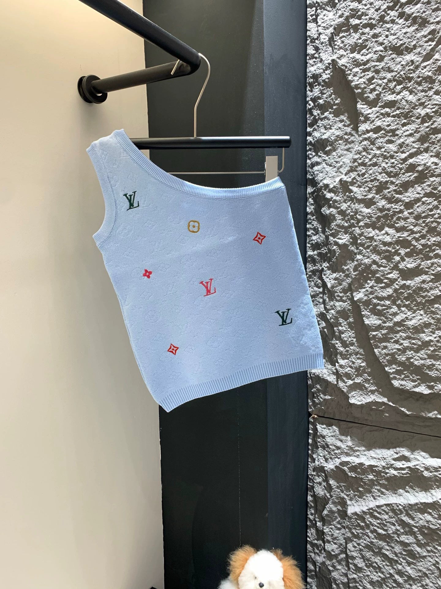 L 25 Knit Logo Sleeveless One-Shoulder Vest
