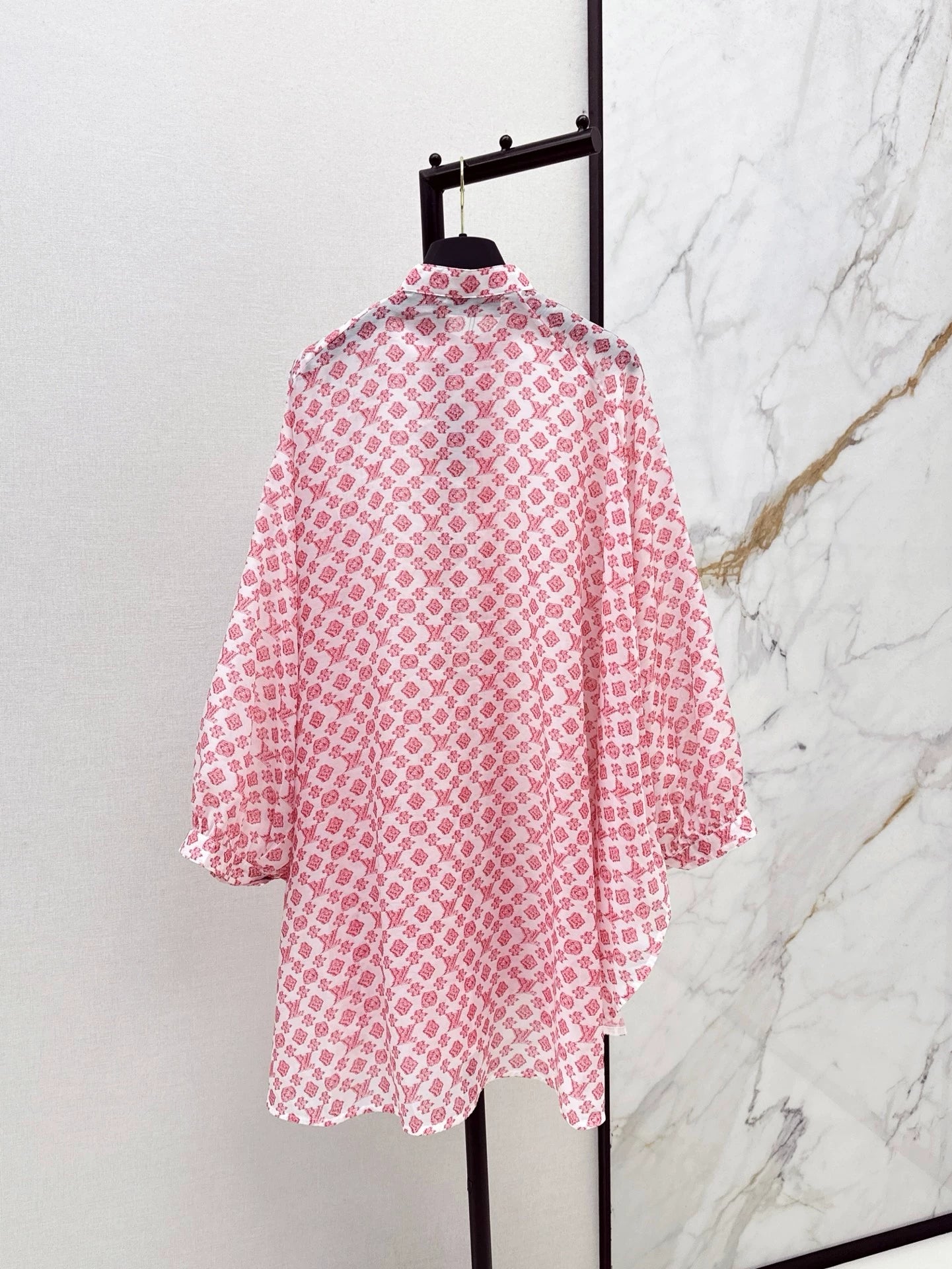 L 25 New irregular cape style shirt
