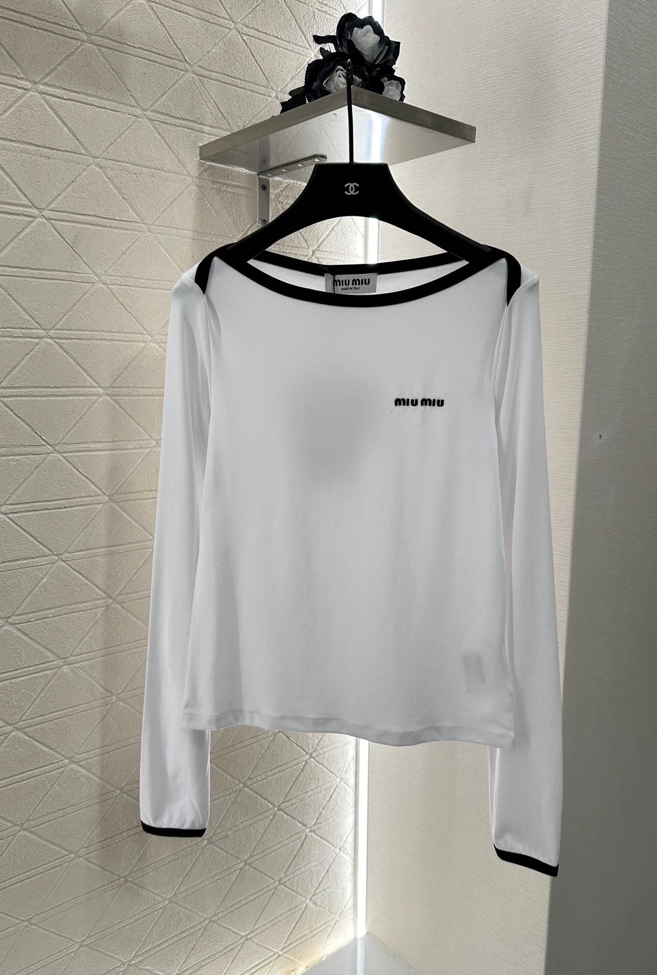 M 25 A versatile round-neck base layer.