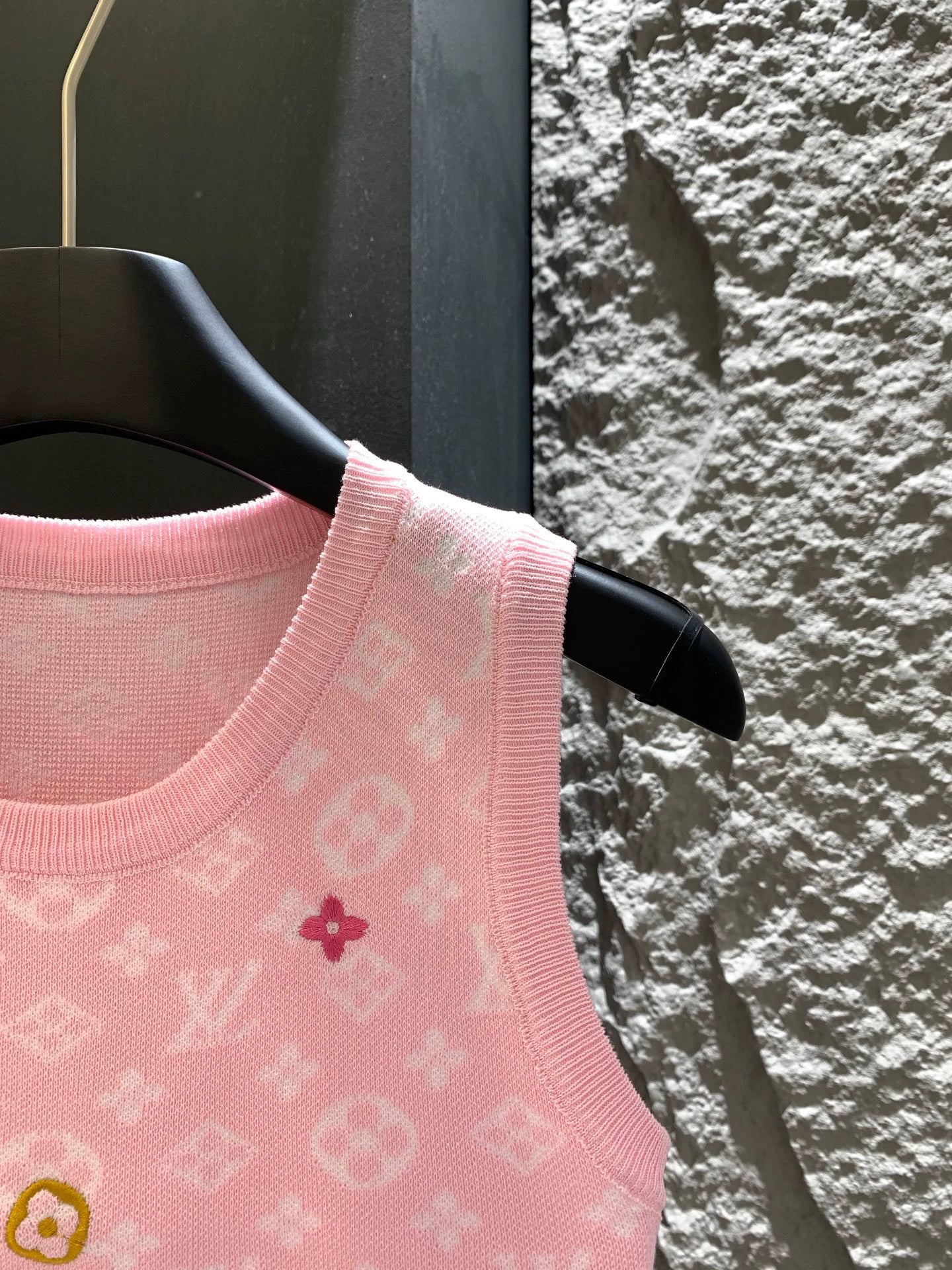 L 25 Knit Logo Sleeveless Vest