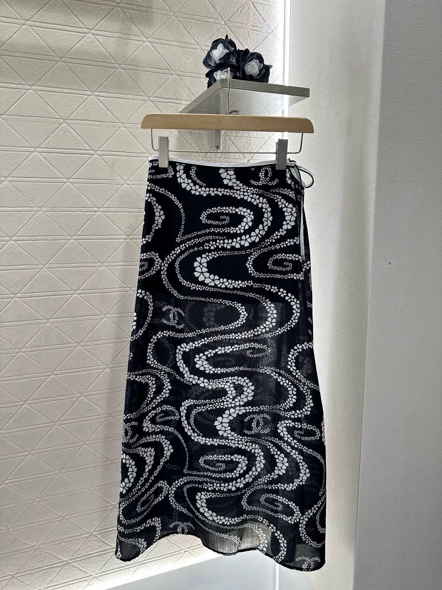 C 25 Printed Hanging Neck Vest Long Skirt Set(black pink orange)
