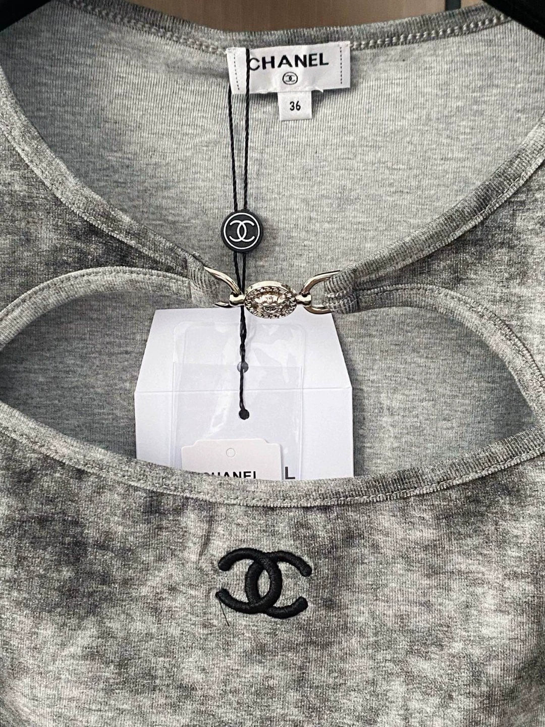 C 25 new metal buckle hollow short-sleeved T-shirt(white black gray)
