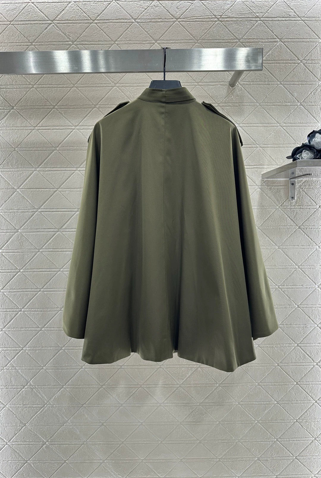Bru 25 Cape windbreaker
