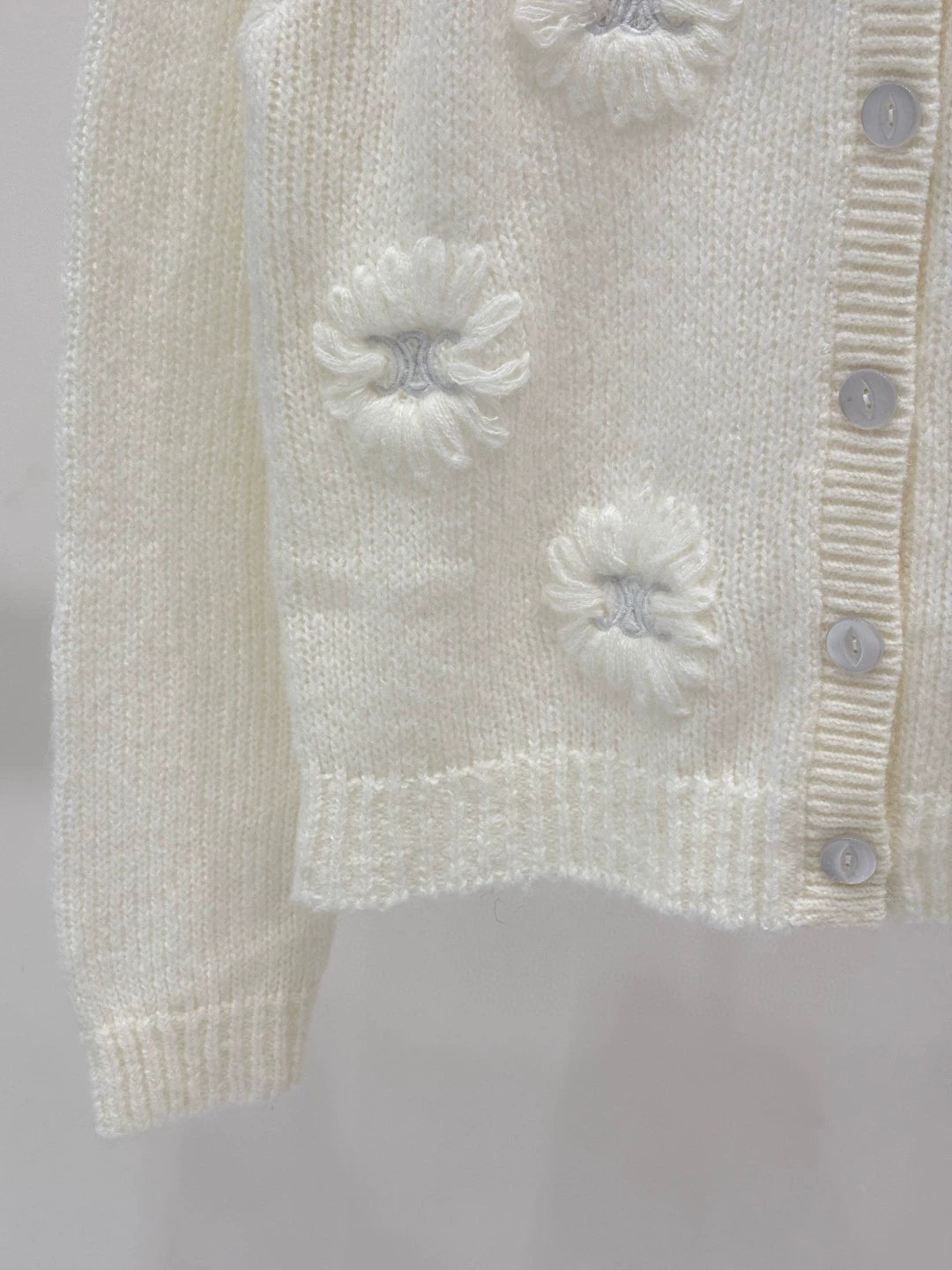 CE 25 Early Autumn New Round Neck Logo Embroidery Flower Three-Dimensional Jacquard Knitted Cardigan