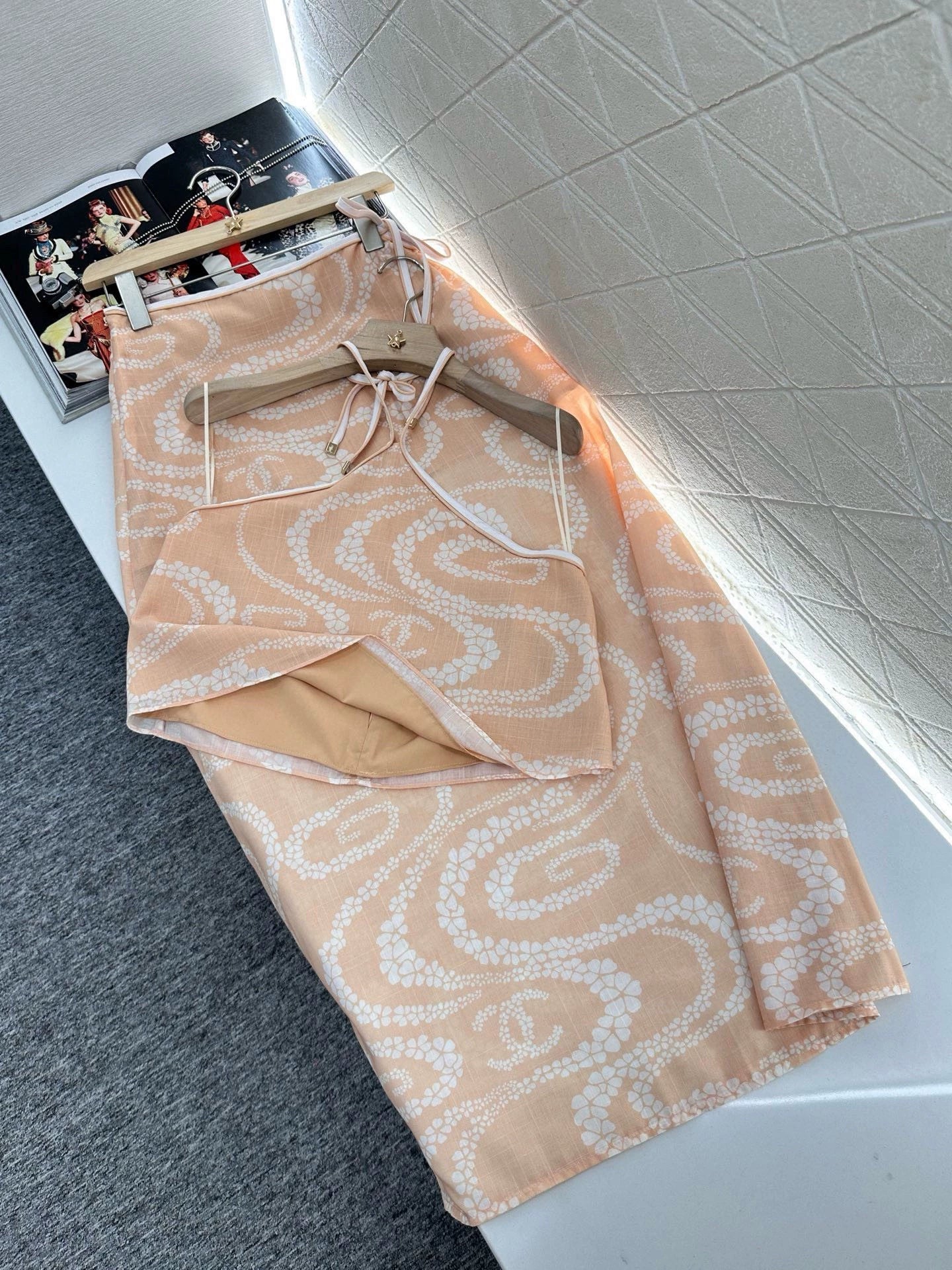 C 25 Printed Hanging Neck Vest Long Skirt Set(black pink orange)