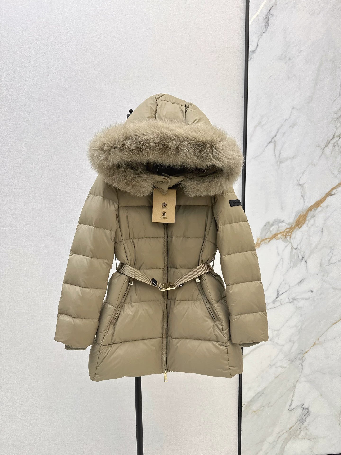 Bru 25fw Hooded slim-fit mid-length down jacket