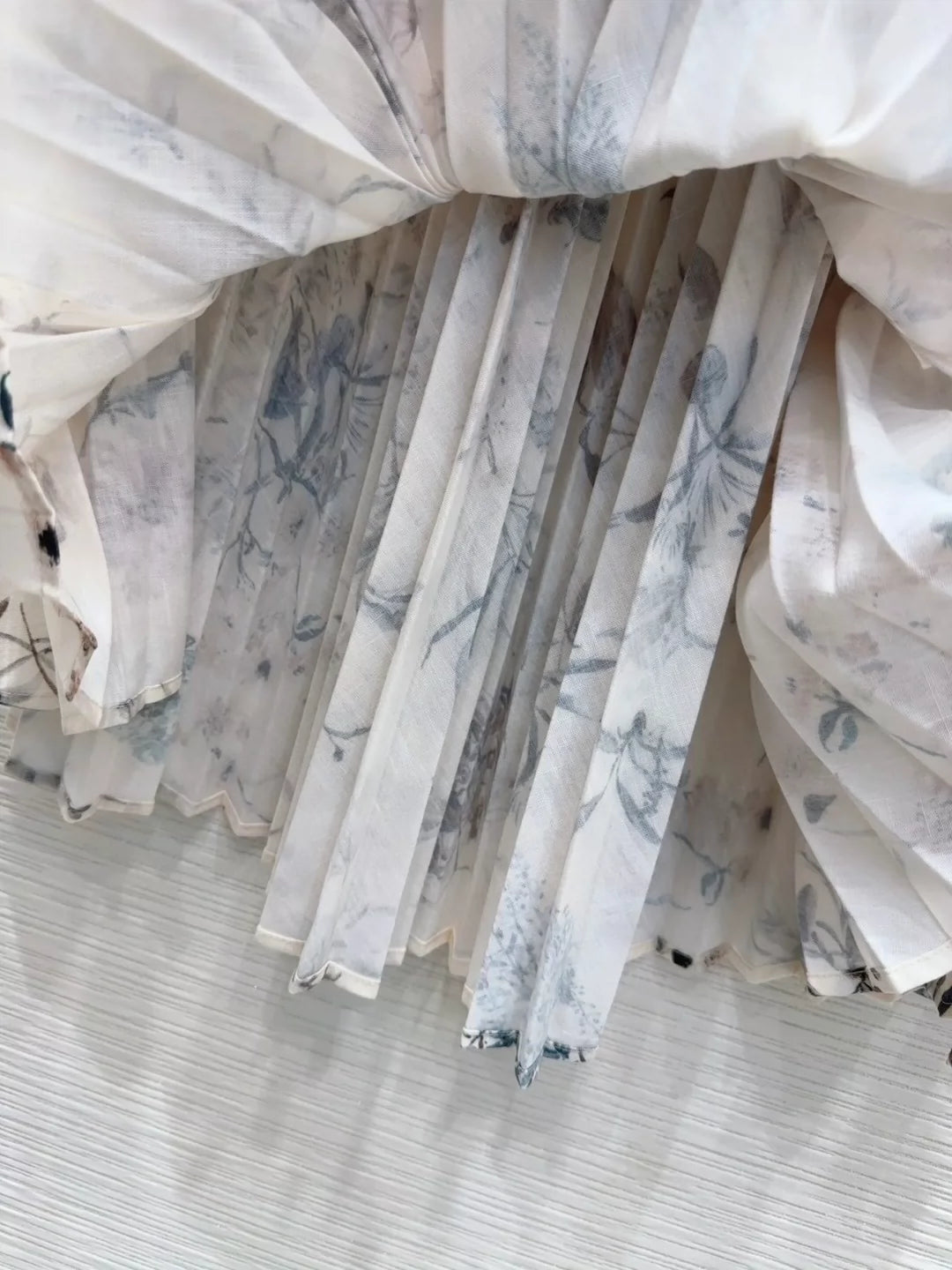D 25 New Color Clash Printed Pleated Half Skirt