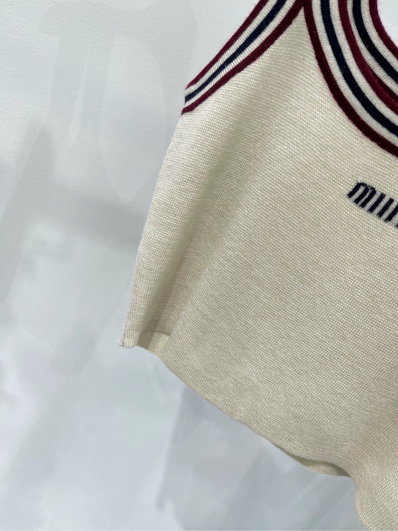 M 25 apricot red edge knitted vest