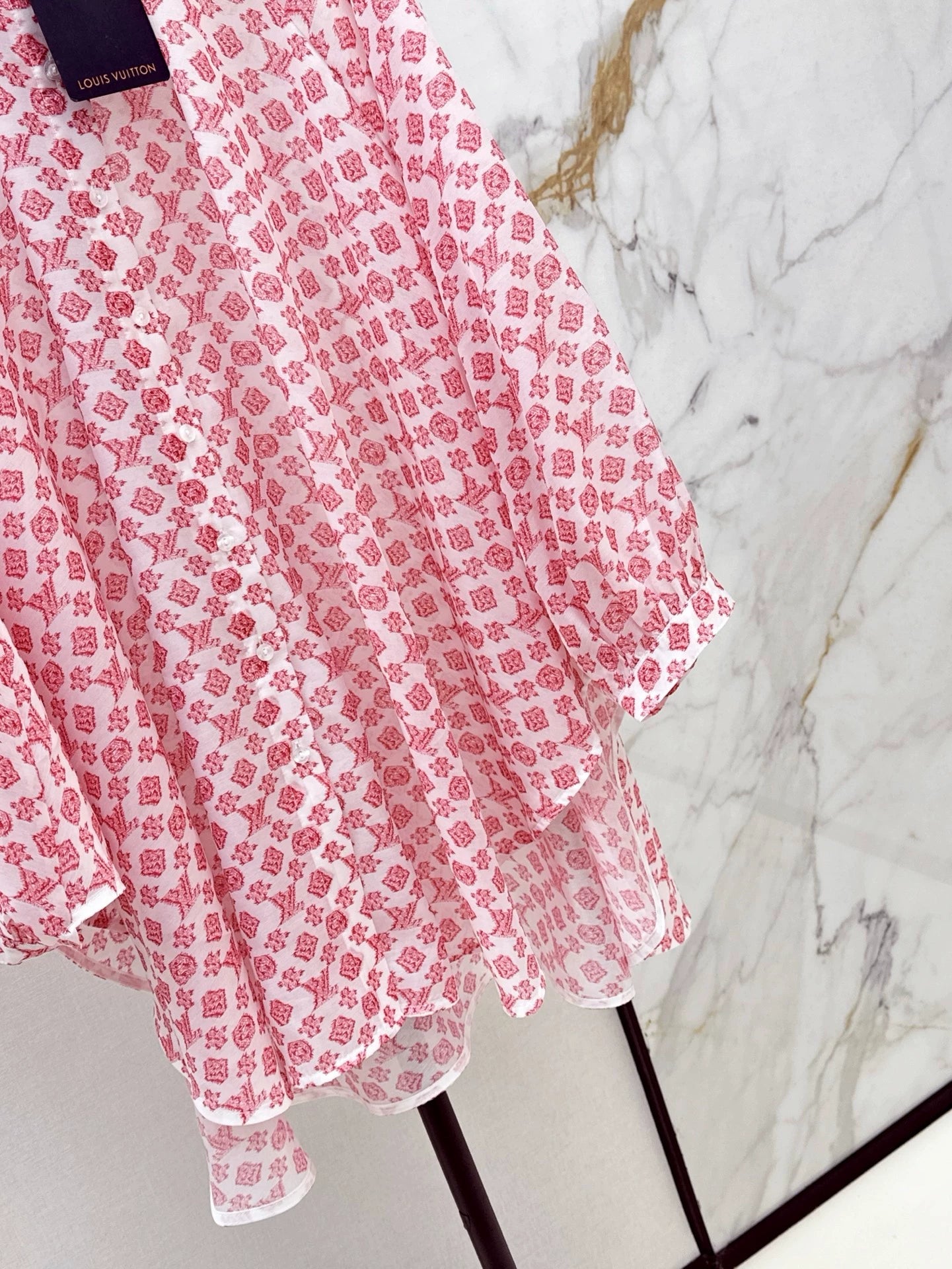 L 25 New irregular cape style shirt