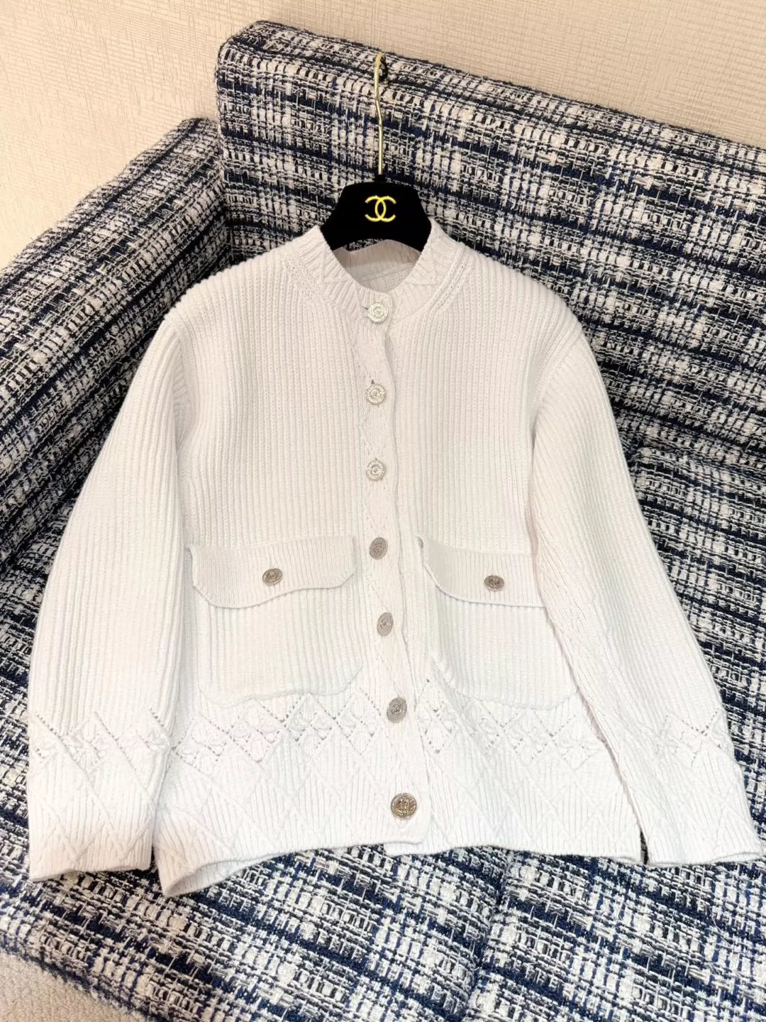 25 Early Autumn New Hollow Three-Dimensional Jacquard Double Pocket Round Neck Knitted Cardigan
