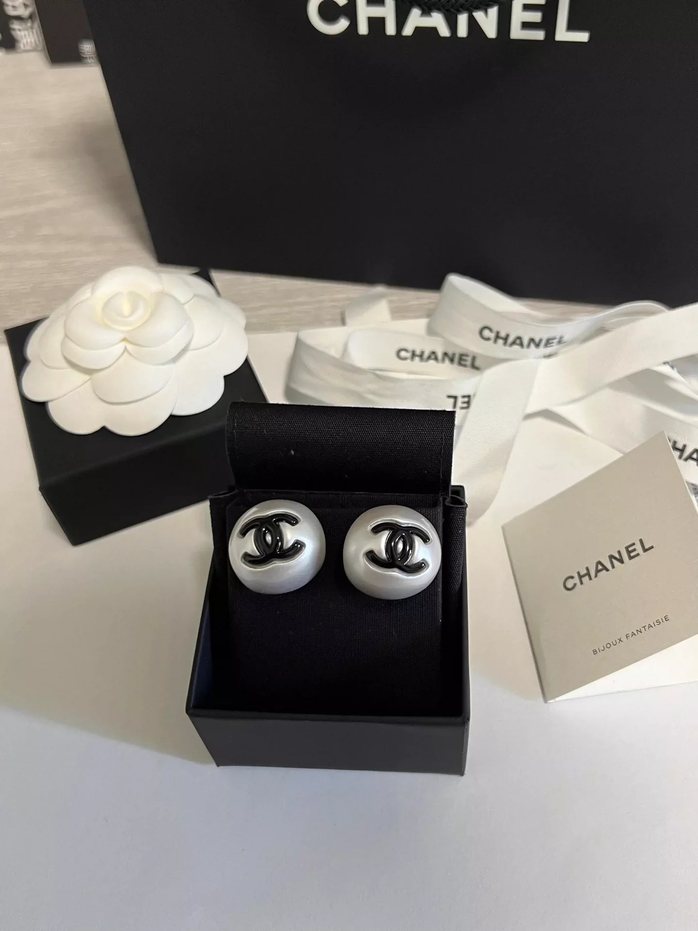 25 Summer new enamel double c pearl earrings