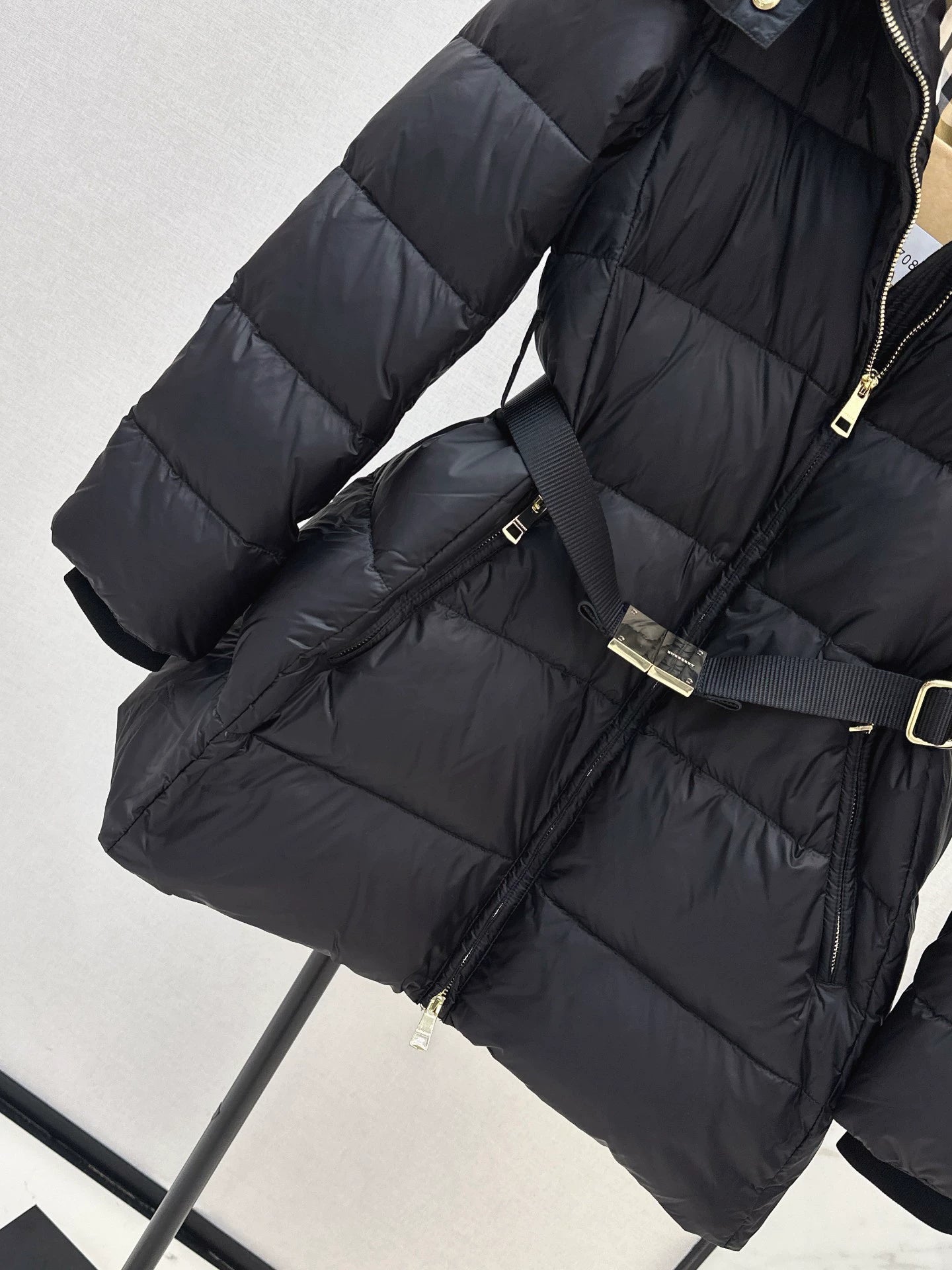 Bru 25fw Hooded slim-fit mid-length down jacket