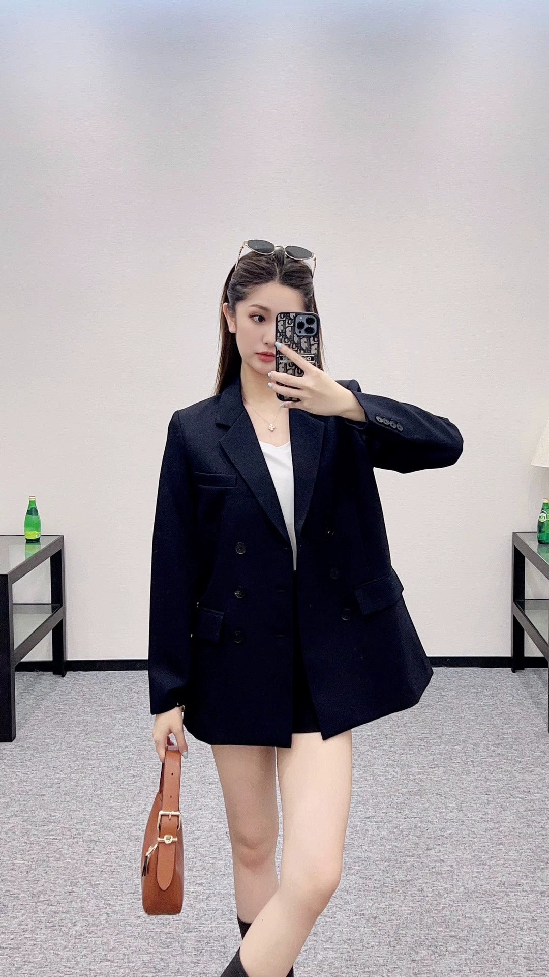 D 25 Silk and wool straight shoulder double-breasted suit