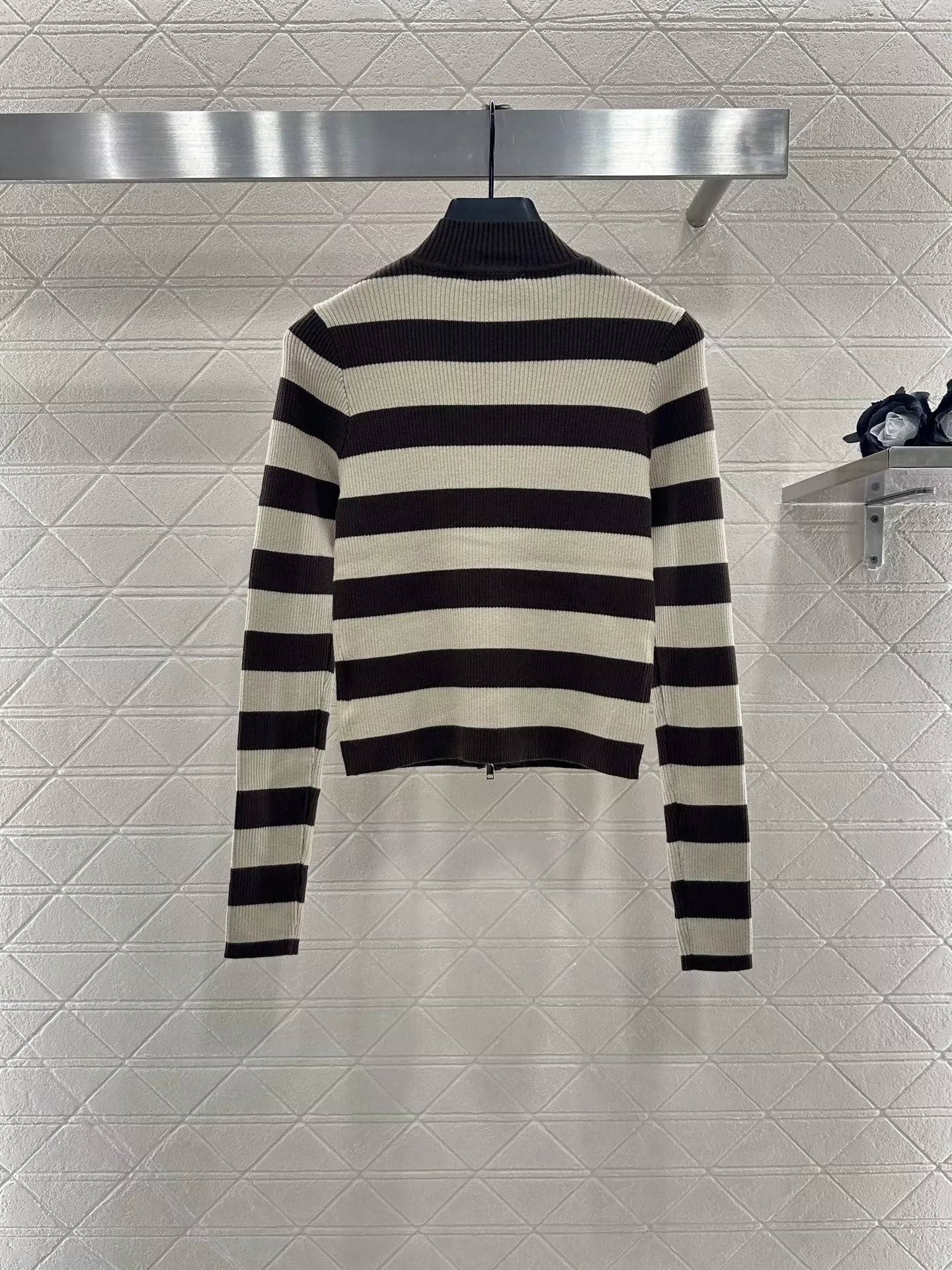 M 25 Striped knitted long-sleeved cardigan