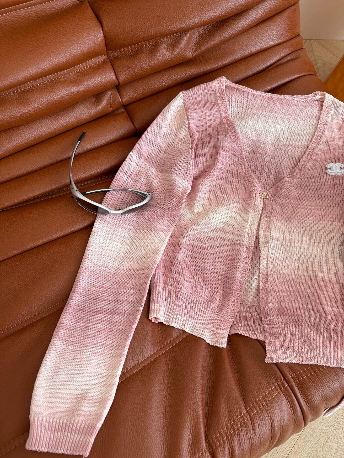 C 25 Gradient color knitted cardigan + inner suspenders