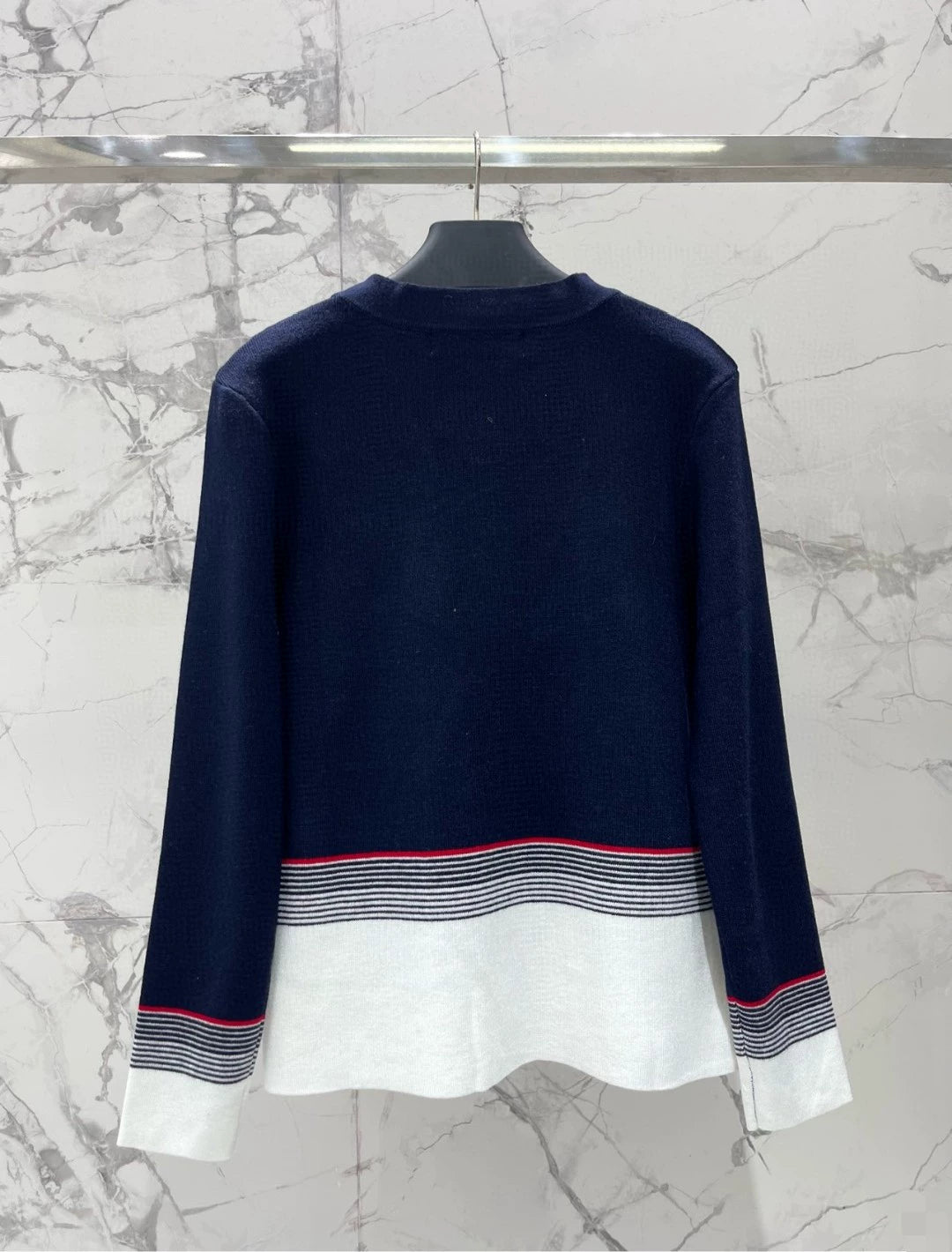 V 25 new embroidered letter V-neck long-sleeved knitted cardigan