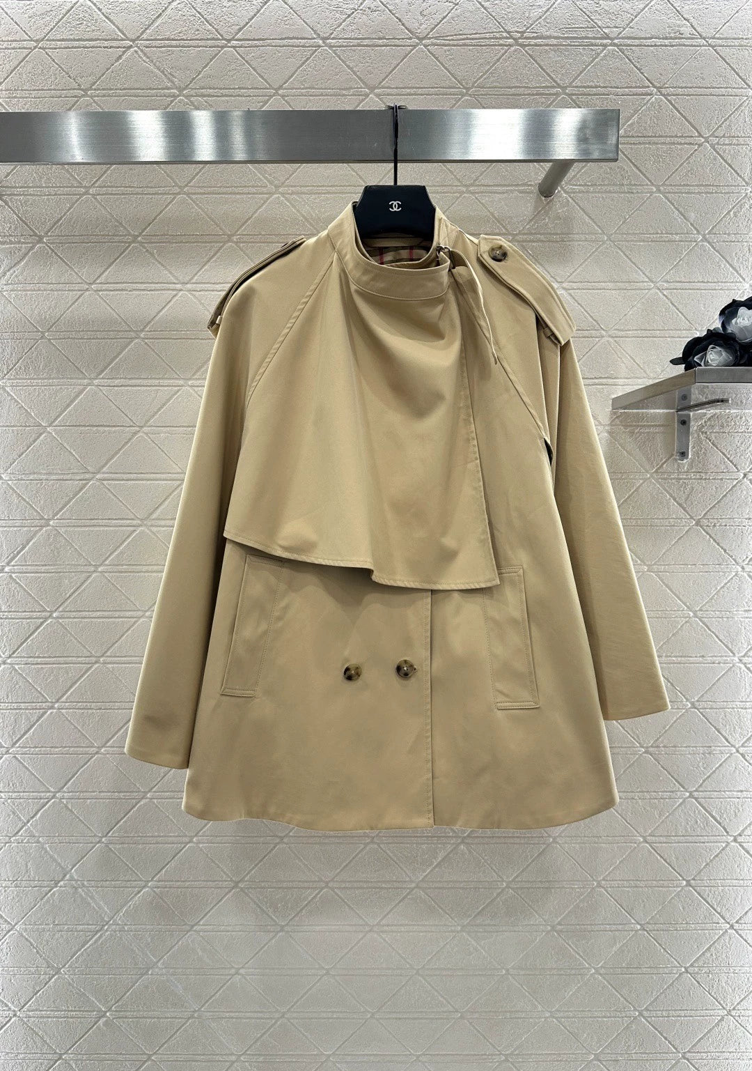 Bru 25 Cape windbreaker