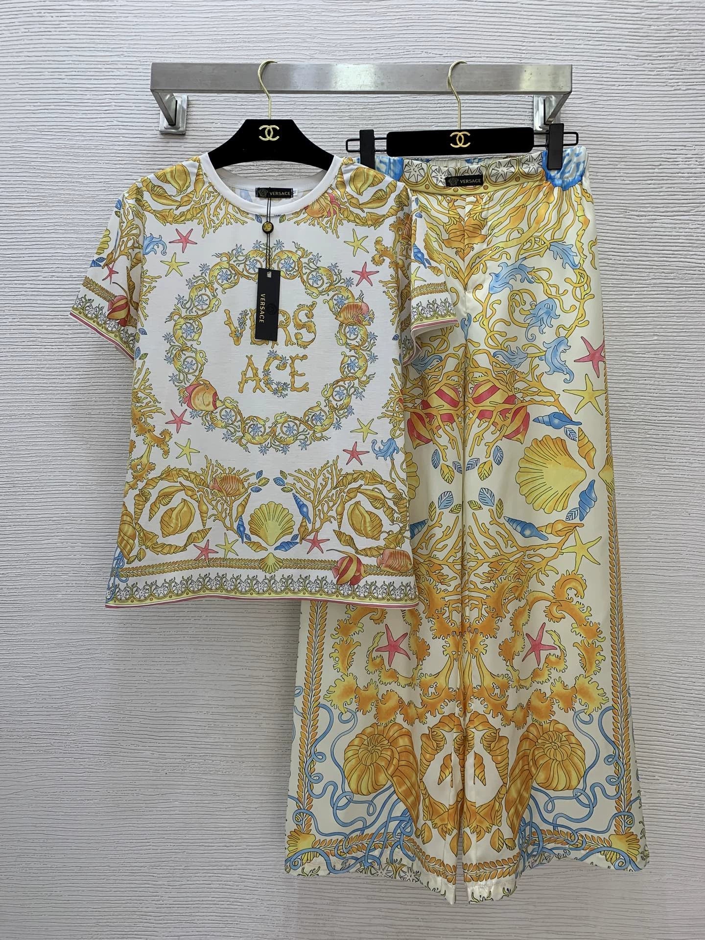 VE 25 New Style: Palace-Style Fashion Printed Casual Two-Piece Set