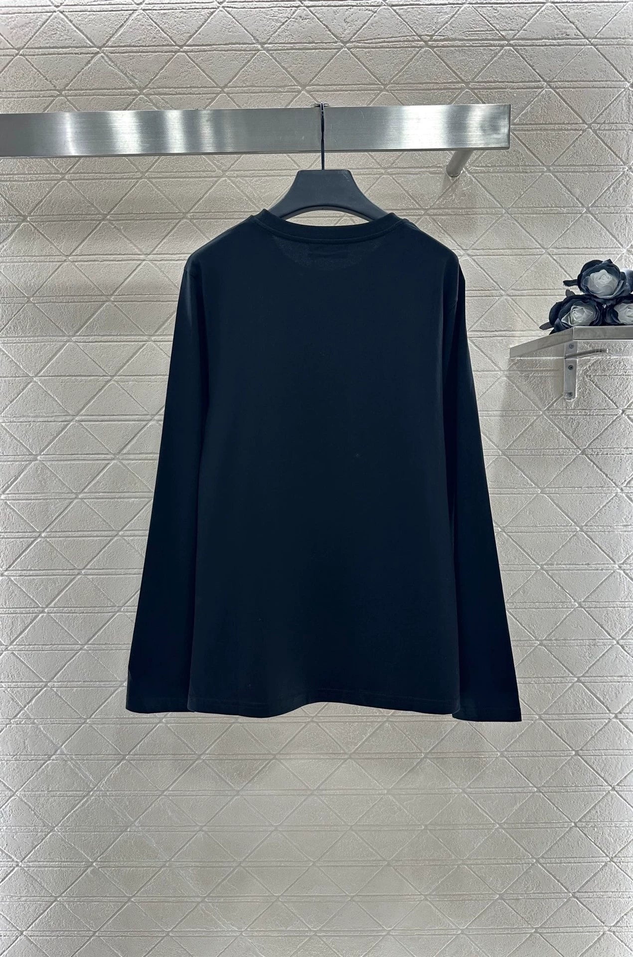 BA 25 A versatile round-neck long-sleeved top