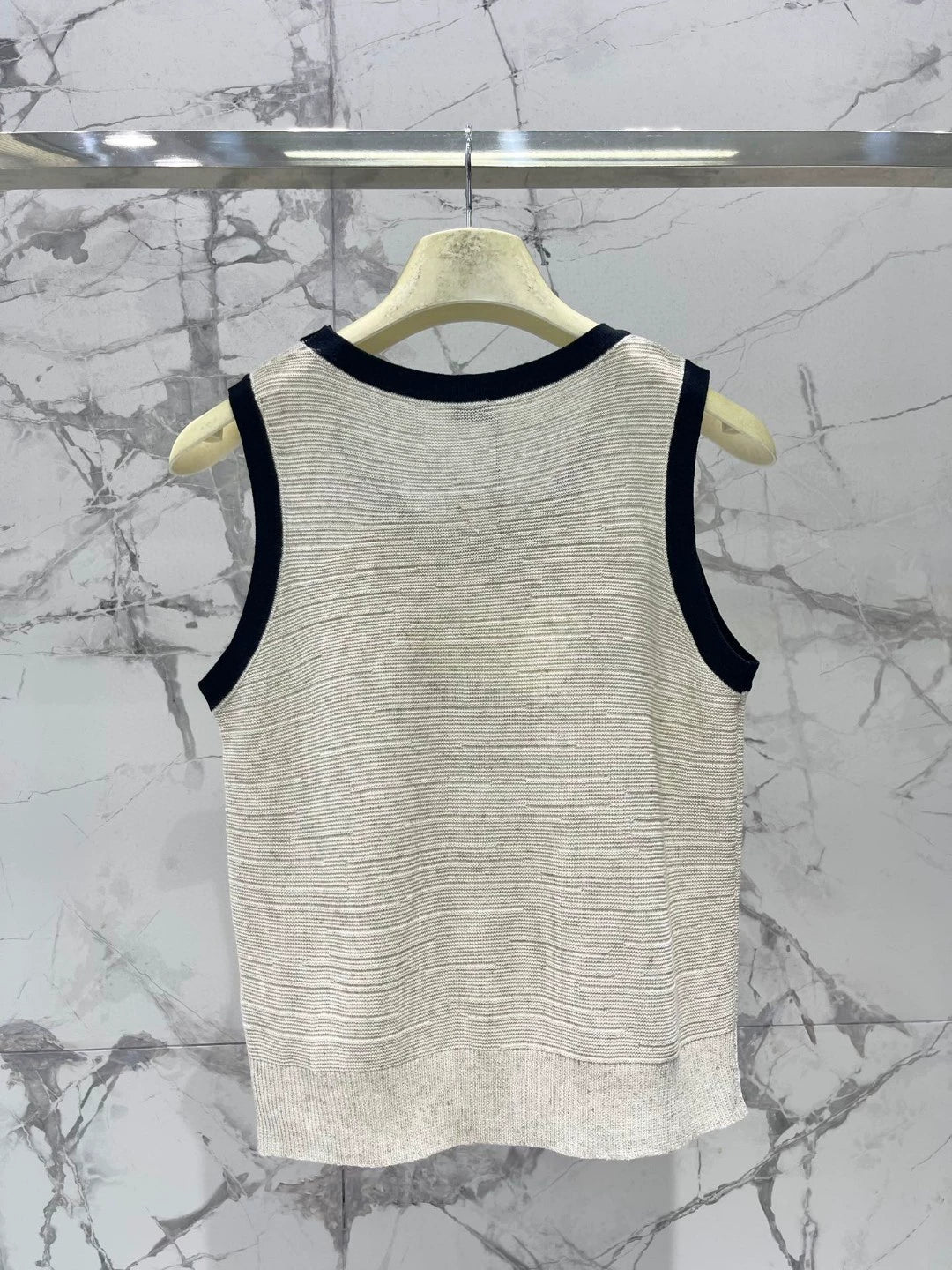 LO 25 New Embroidered knit sleeveless undershirt