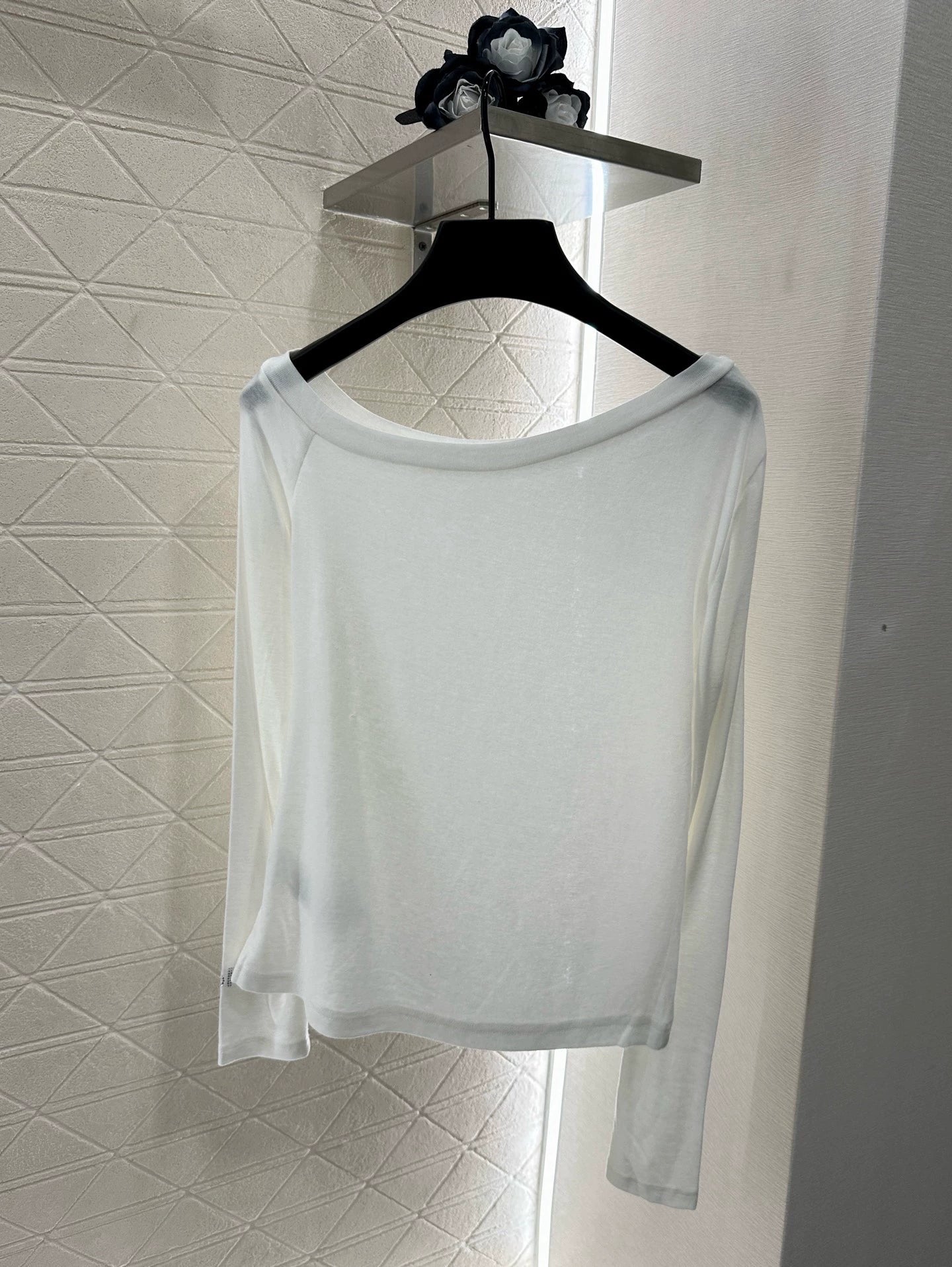 C 25 Slim-fitting, rhinestone-embellished, off-shoulder top.