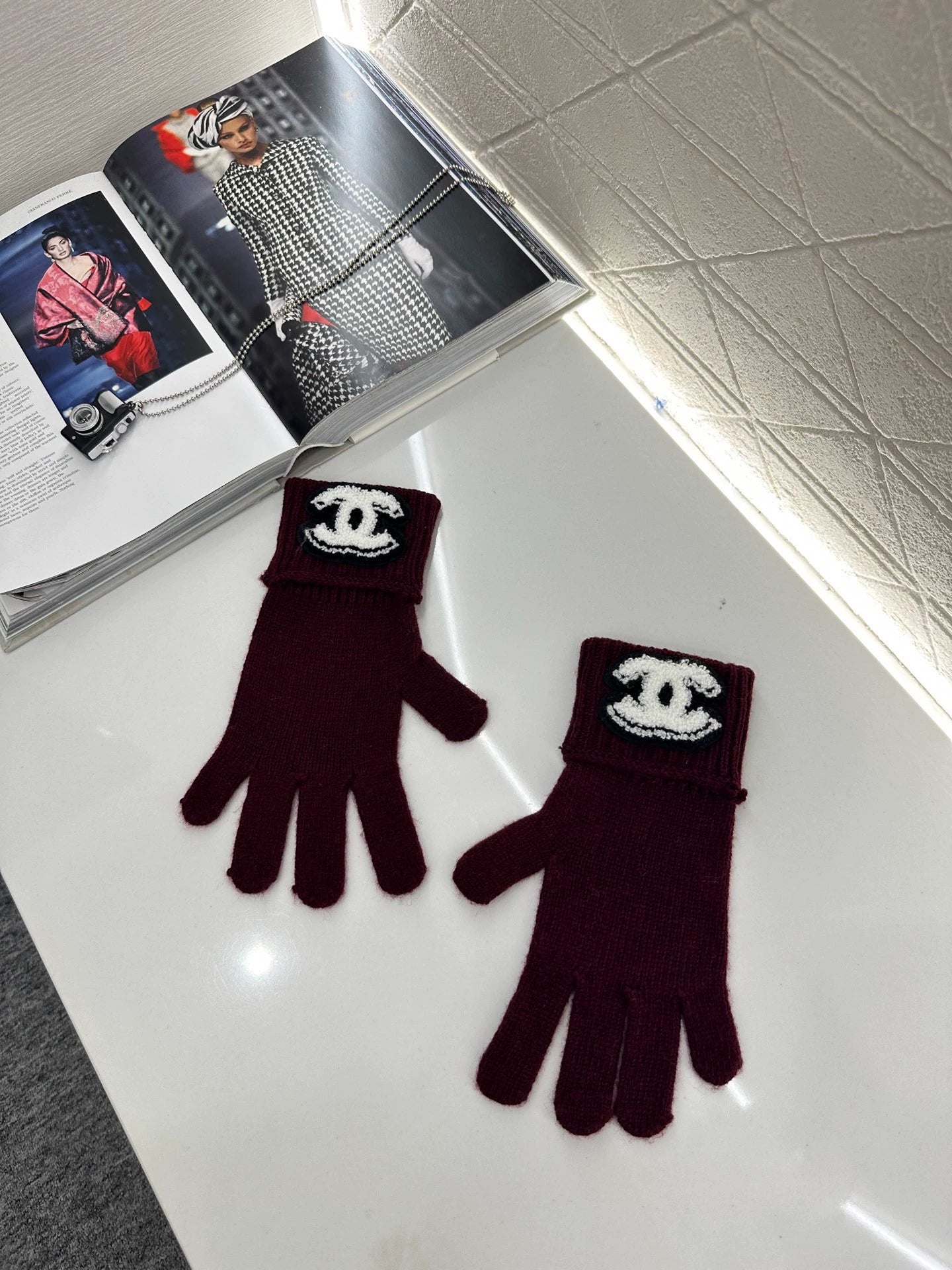 C 25 Logo Cashmere Gloves
