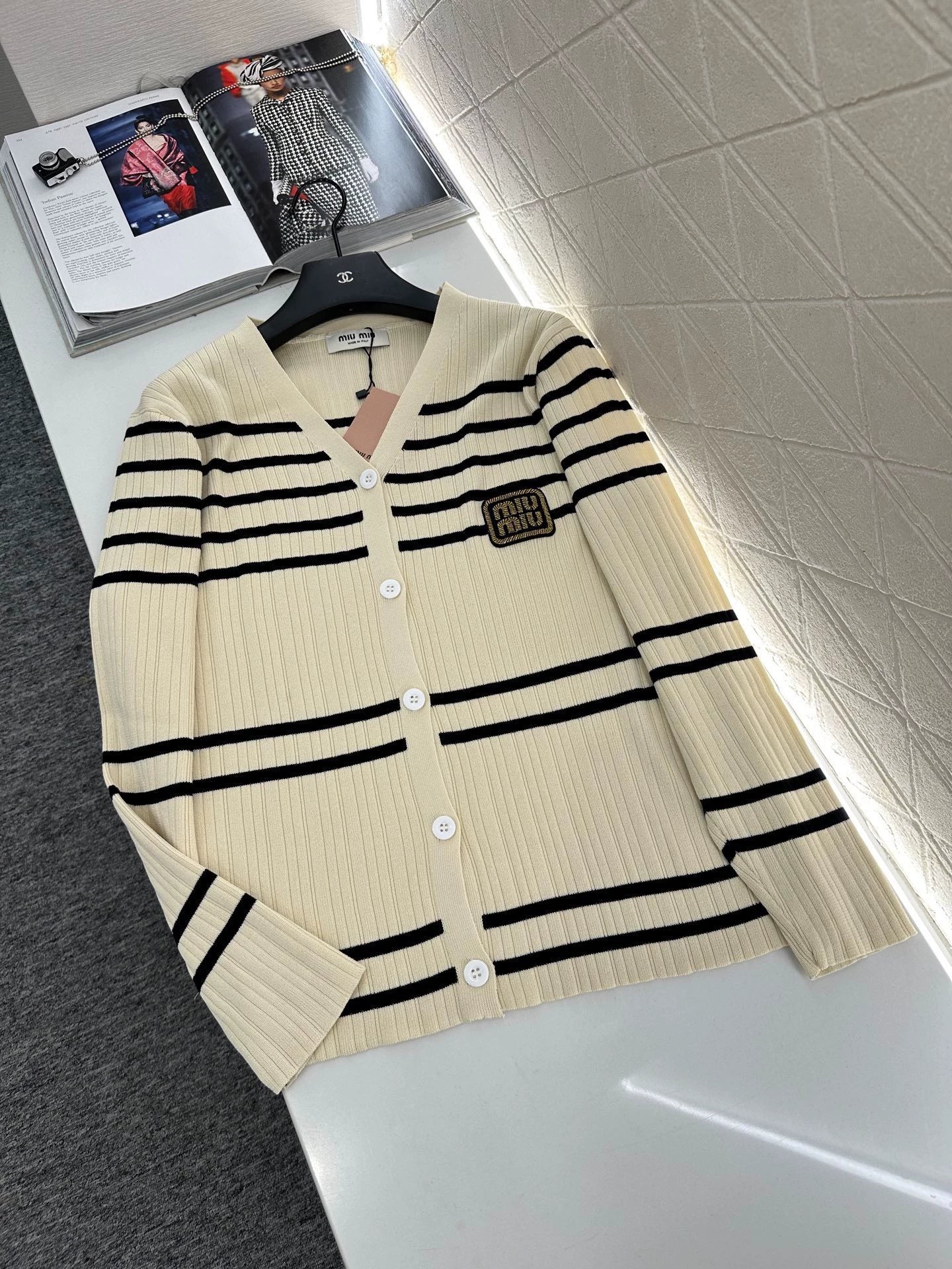 Mi 25 Three-piece suspender knitted cardigan and trousers set