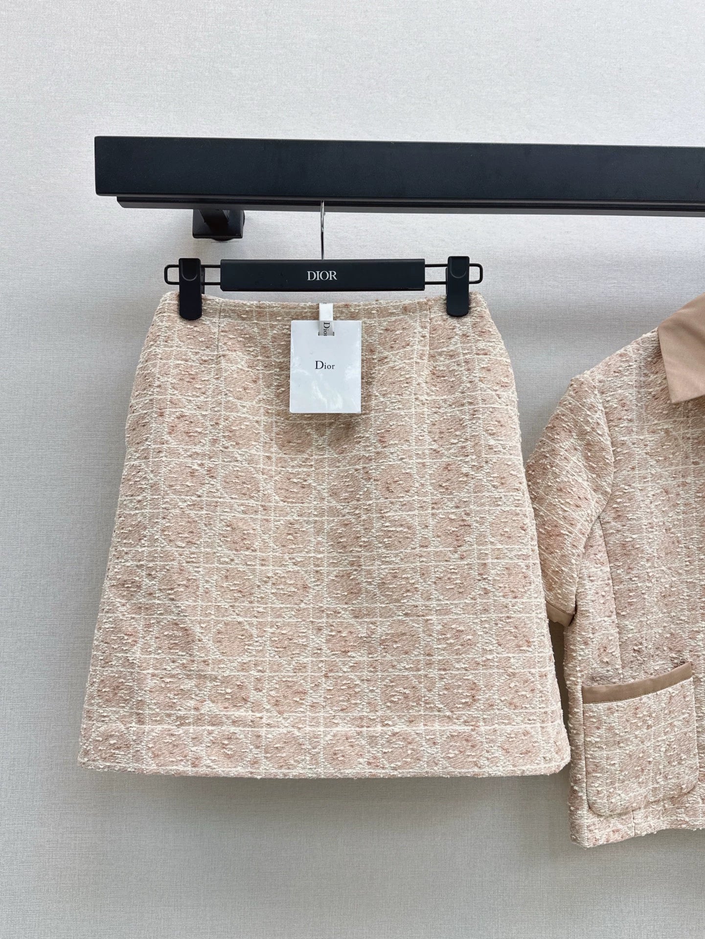 D 25 Early Autumn New Lapel Short Sleeve Braided Jacket + Skirt Set