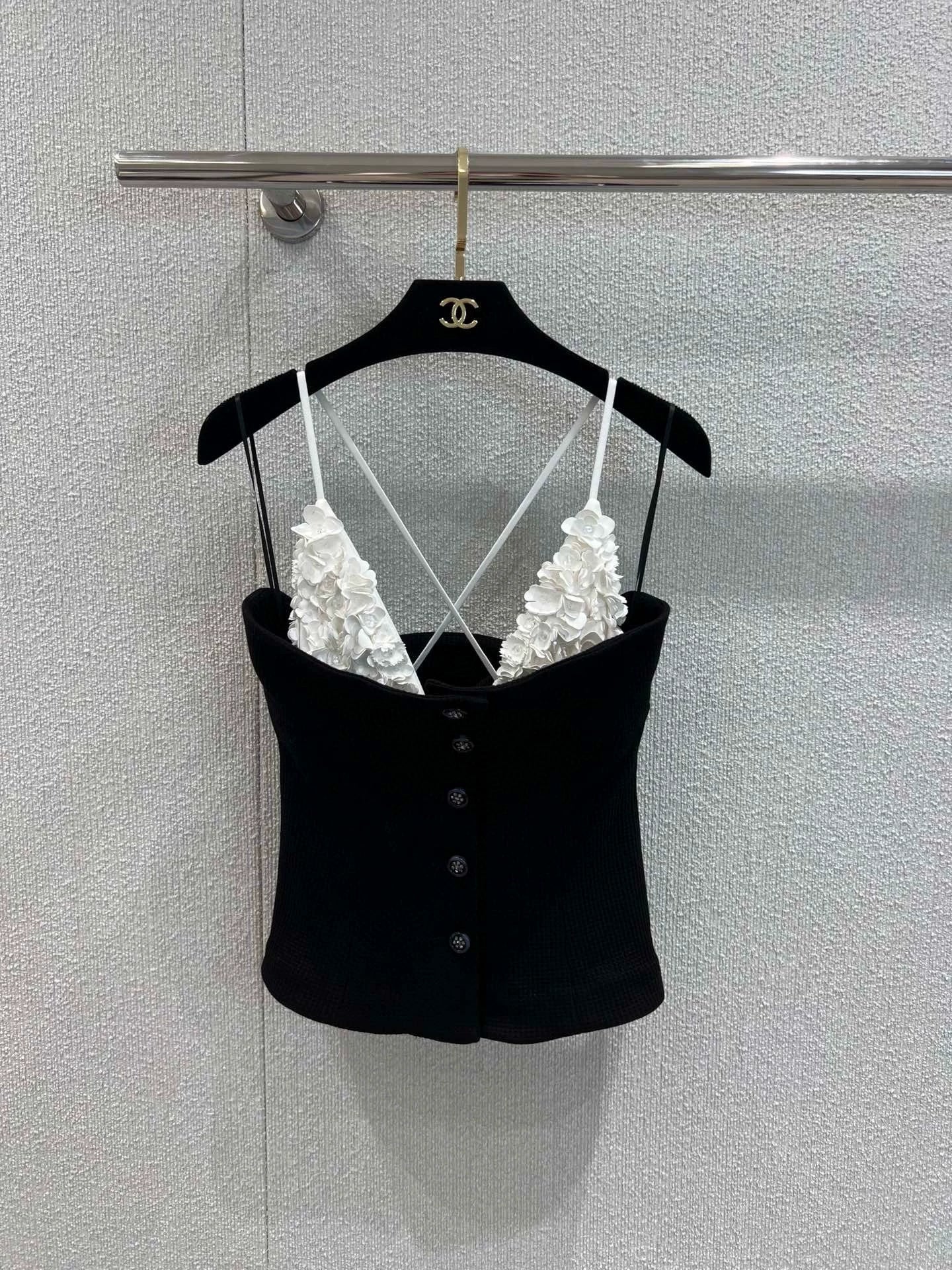 C 25Ss early spring new style French black and white splicing tube top camisole