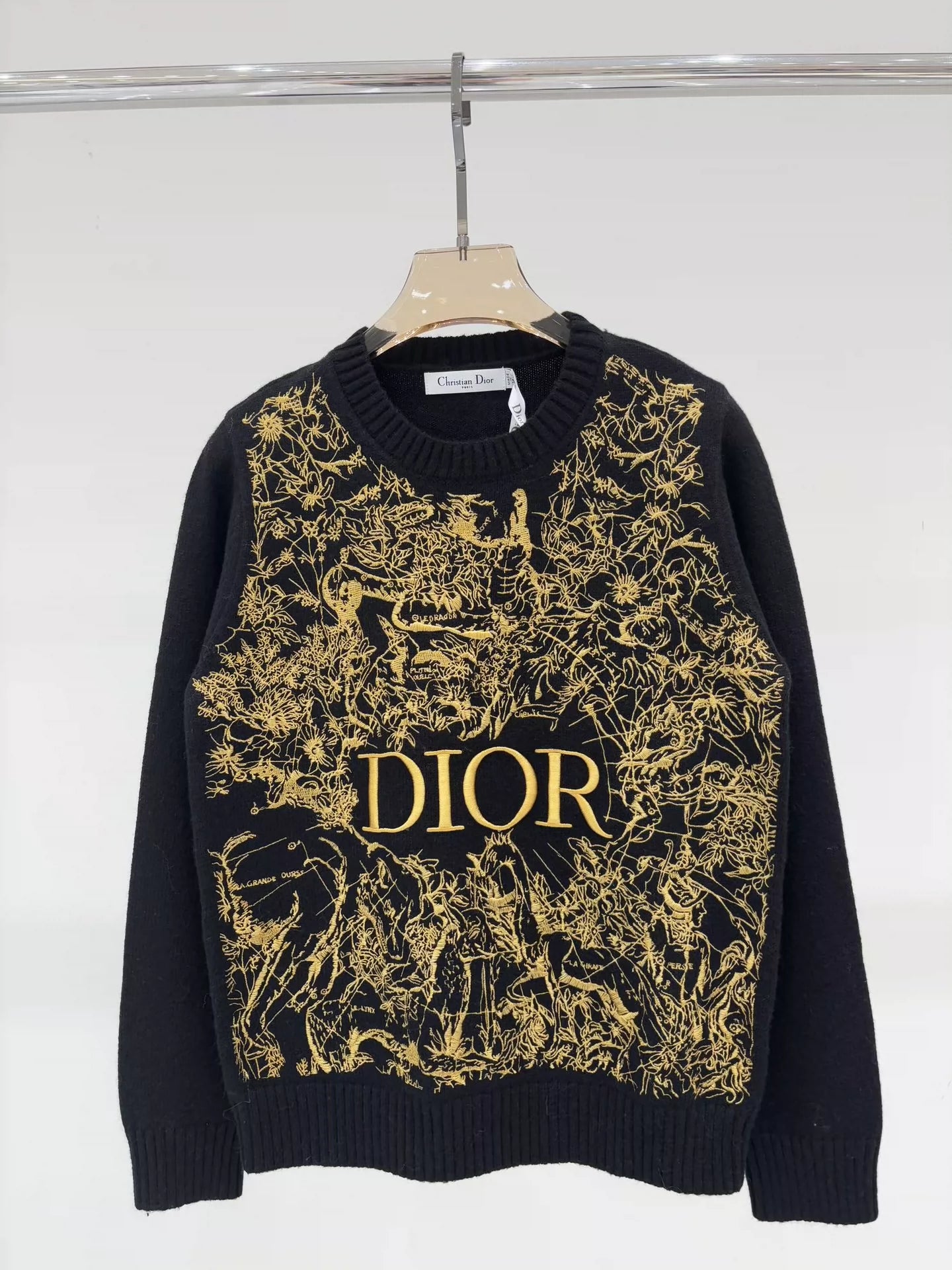 D 25 Gilded embroidered round neck long-sleeved knitted top