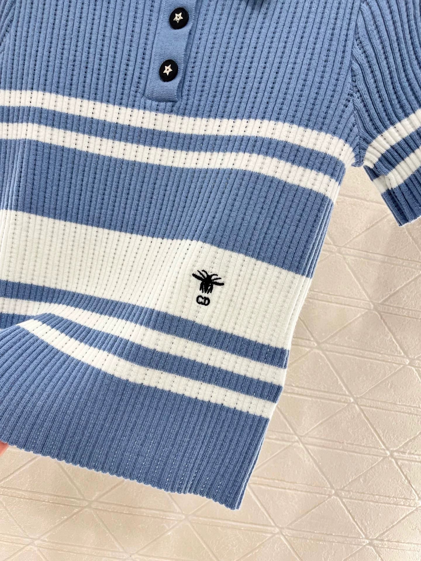 D 25 Spring/Summer New Lapel Stripe Knit Top