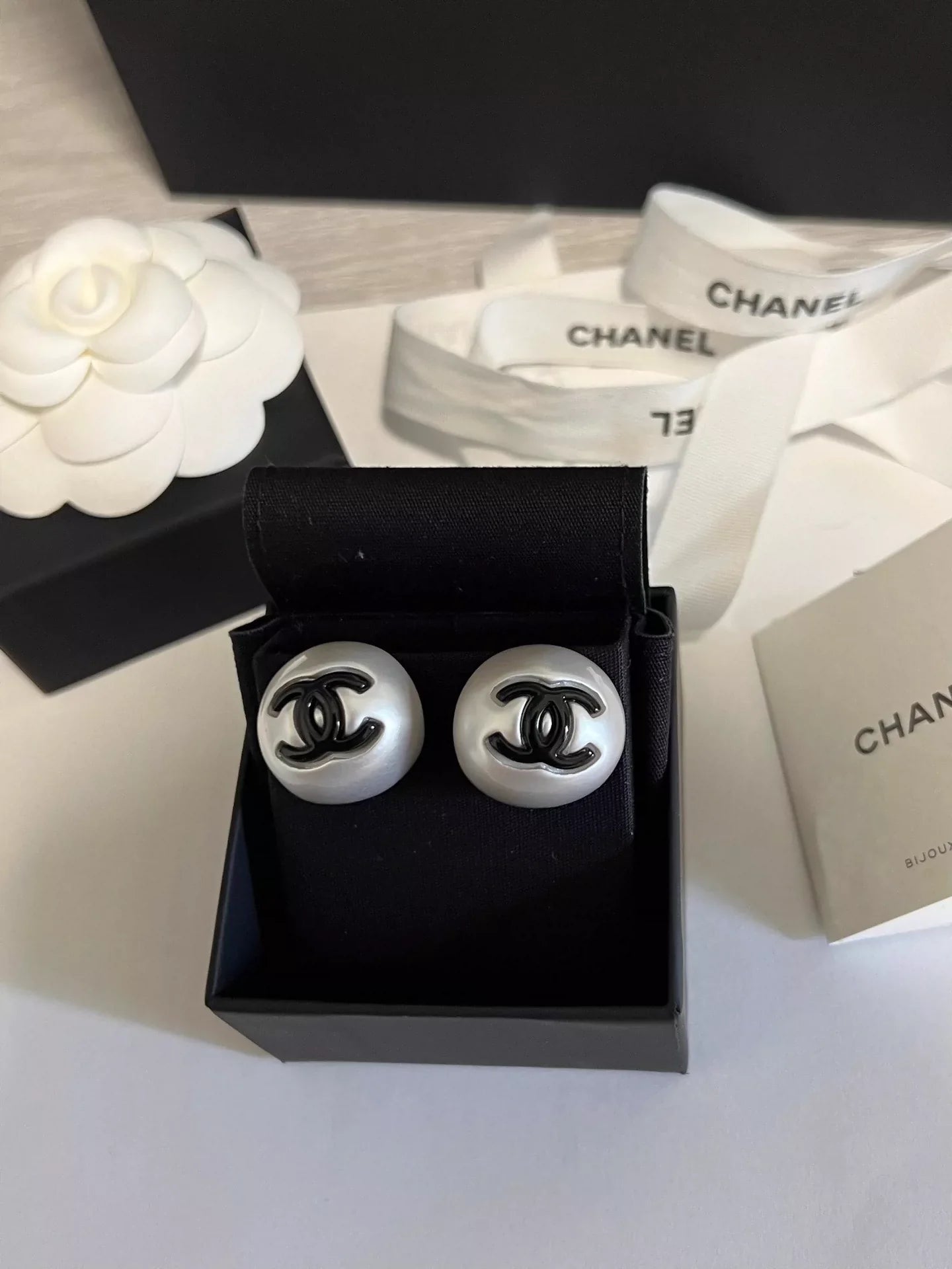 25 Summer new enamel double c pearl earrings