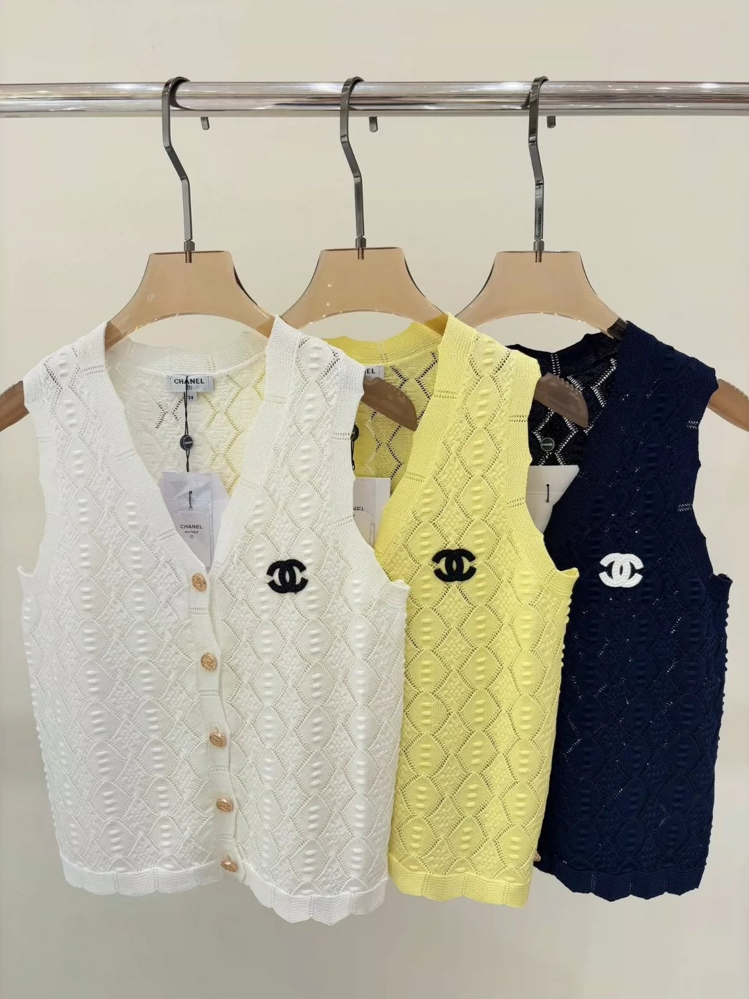 C 25 Summer new V-neck letter logo patch letter logo diamond button knitted vest