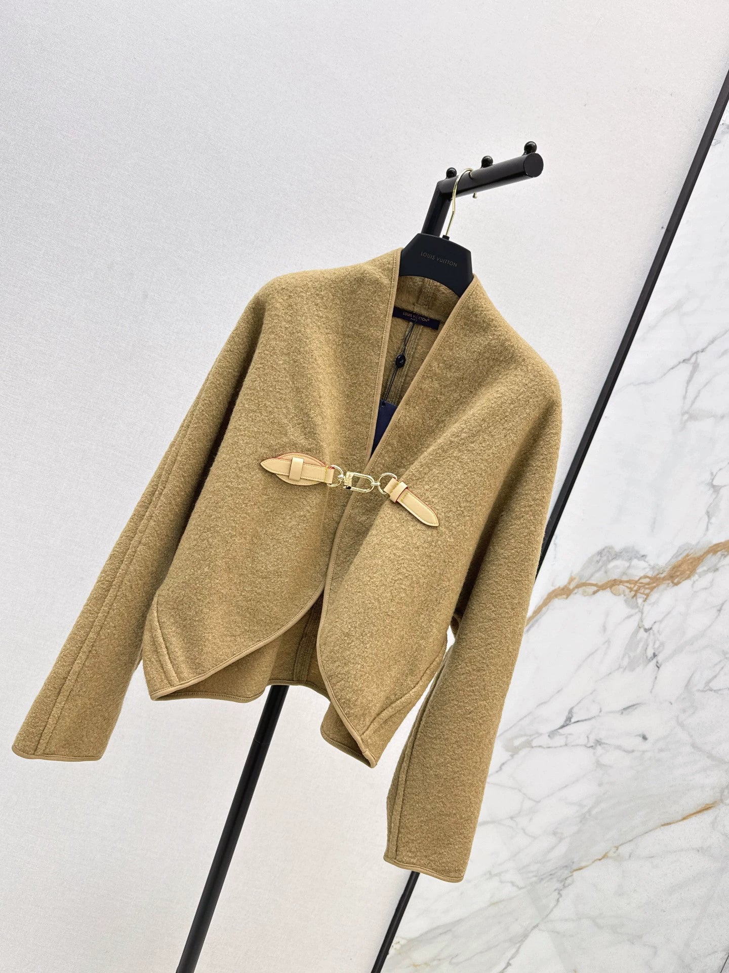 L 25 Buckled double-sided cape coat