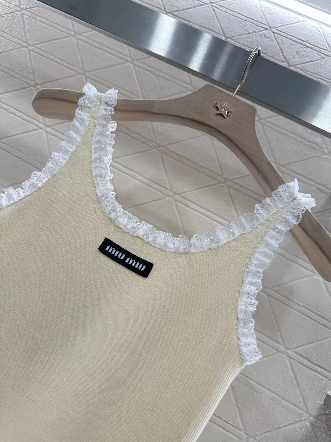 M 25 Summer New Lace Trim Knitted Vest