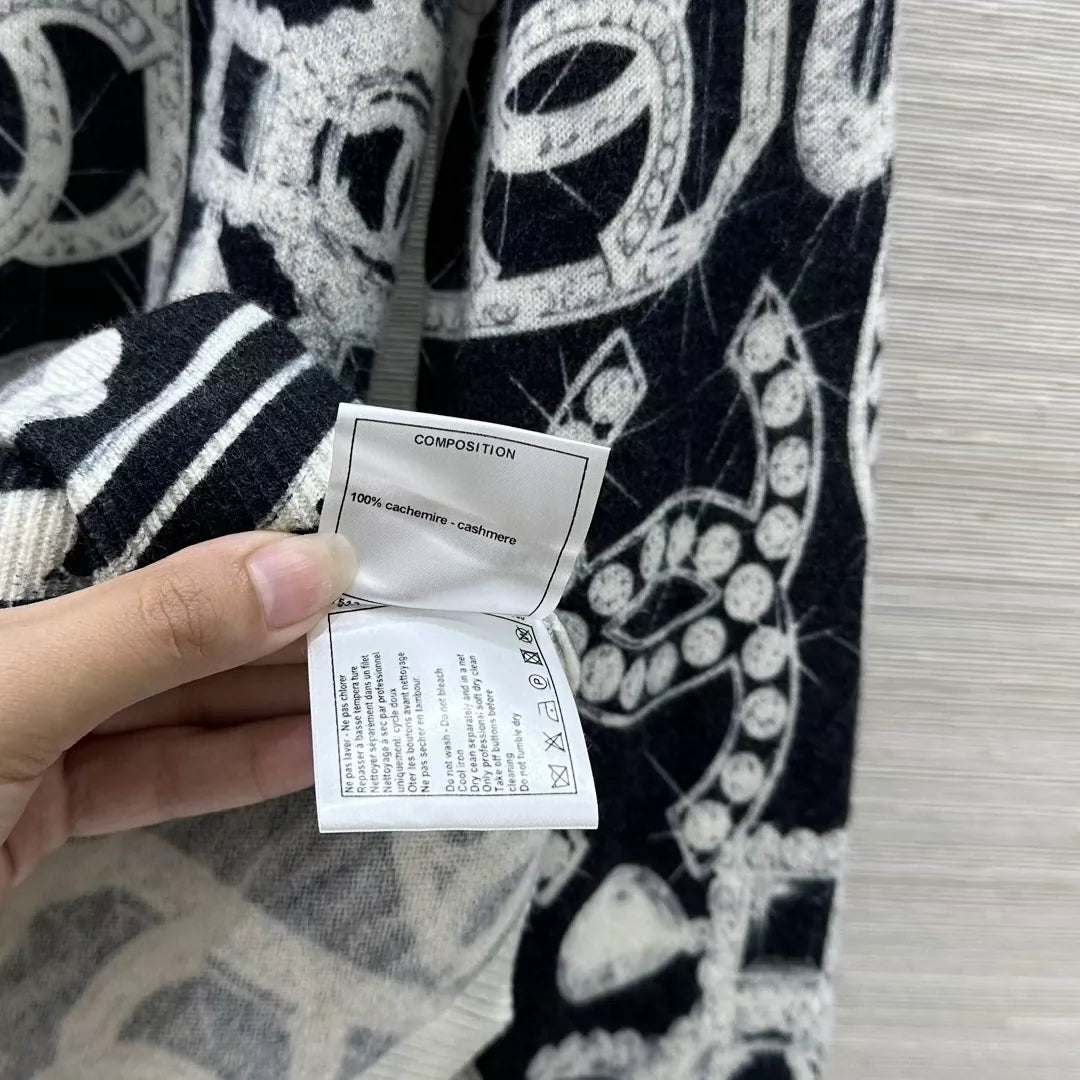 C 25 New Beaded Gemstone Print Knit Cardigan