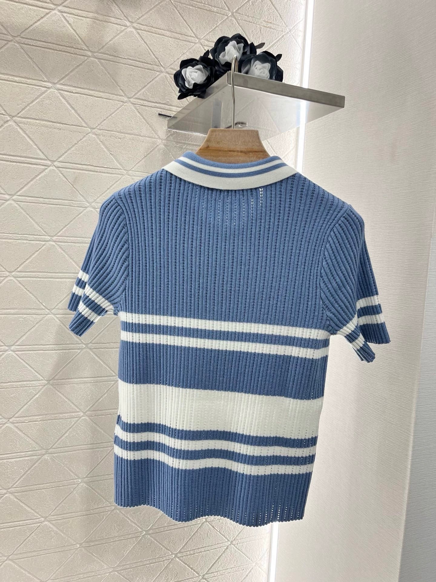 D 25 Spring/Summer New Lapel Stripe Knit Top