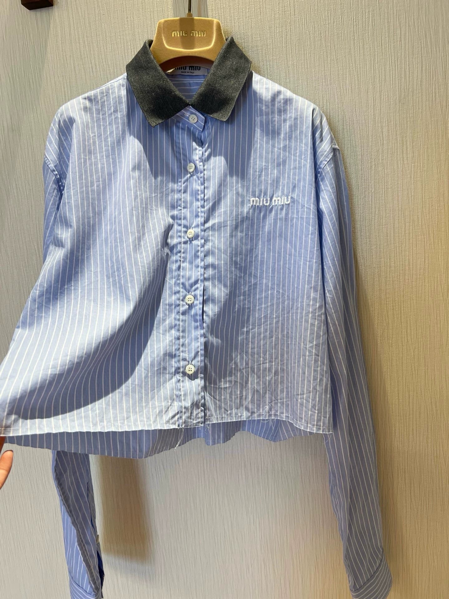 M 25 Spliced collar embroidered letter shirt